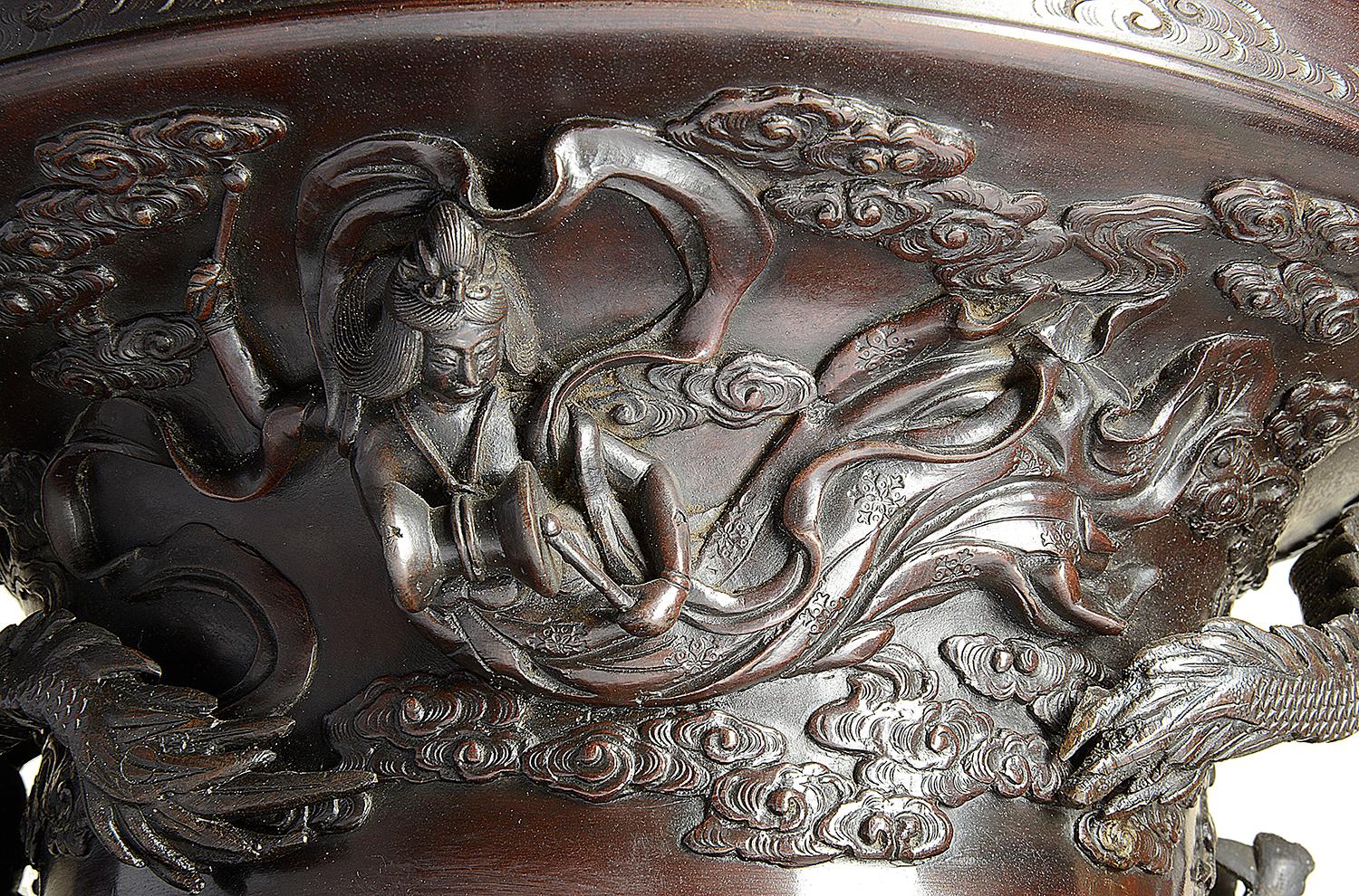 Grande paire de vases japonais en bronze de la période Meiji en vente 1