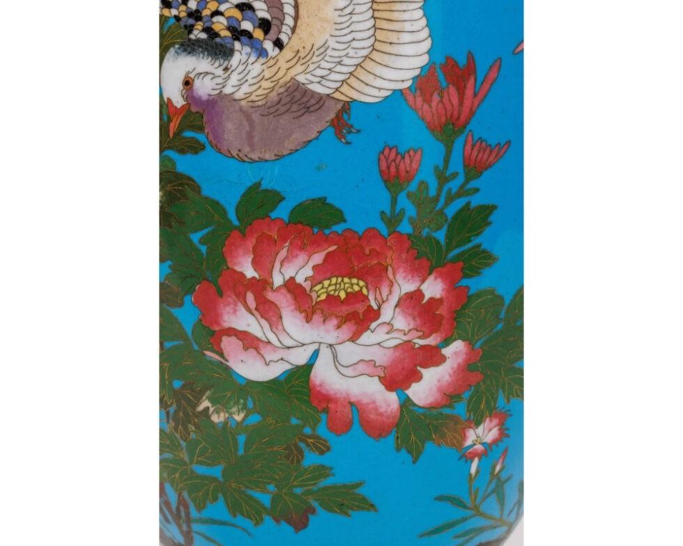 Grande paire de vases en émail cloisonné japonais de la période Meiji, attribués à Goto en vente 4