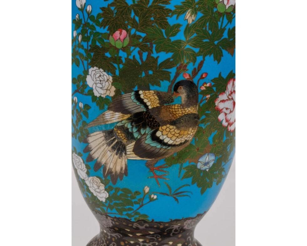 Grande paire de vases en émail cloisonné japonais de la période Meiji, attribués à Goto en vente 6