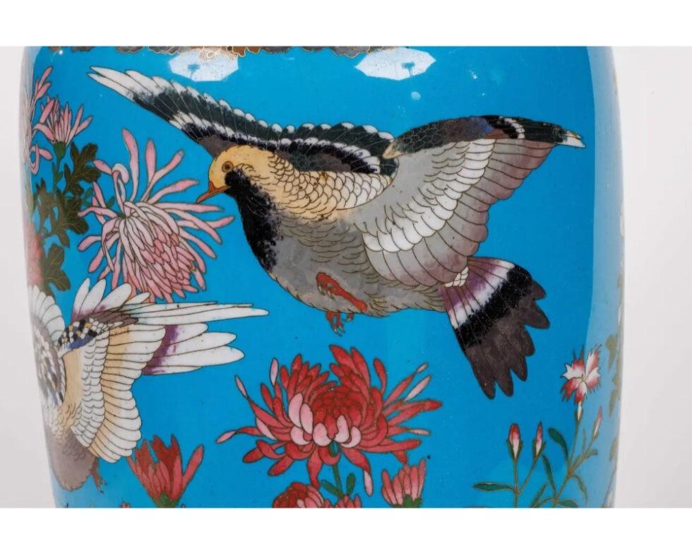 Grande paire de vases en émail cloisonné japonais de la période Meiji, attribués à Goto en vente 7