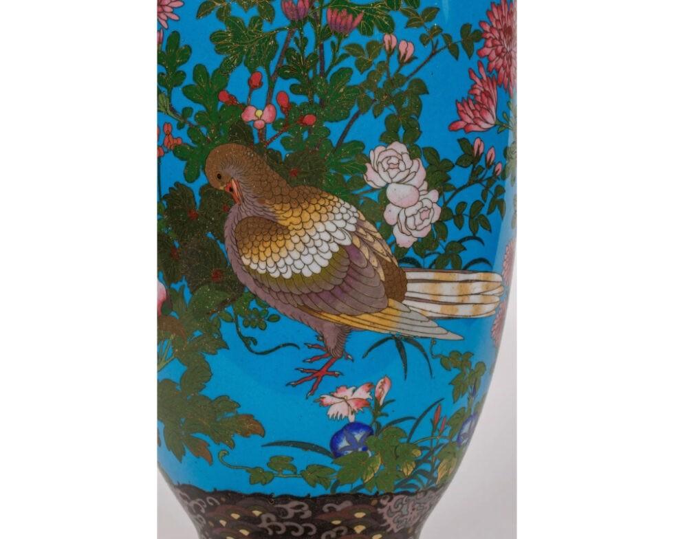 Japonais Grande paire de vases en émail cloisonné japonais de la période Meiji, attribués à Goto en vente