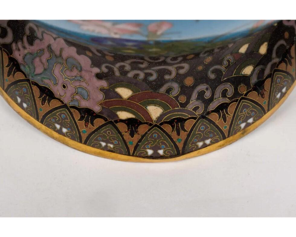 Grande paire de vases en émail cloisonné japonais de la période Meiji, attribués à Goto en vente 1