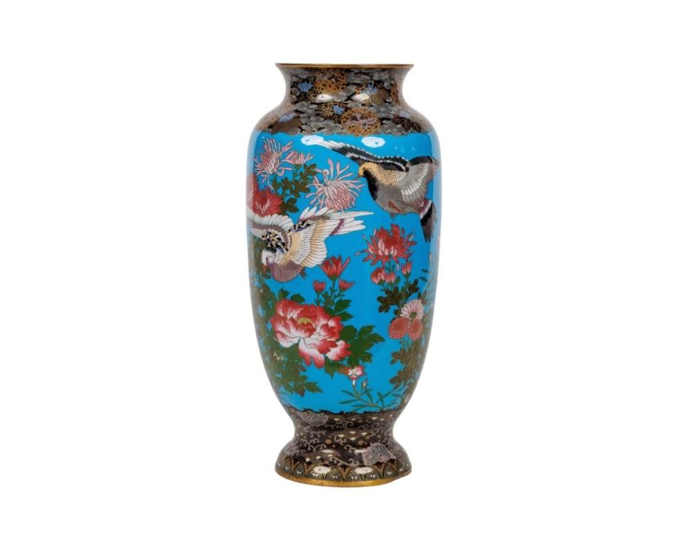 Grande paire de vases en émail cloisonné japonais de la période Meiji, attribués à Goto en vente 2