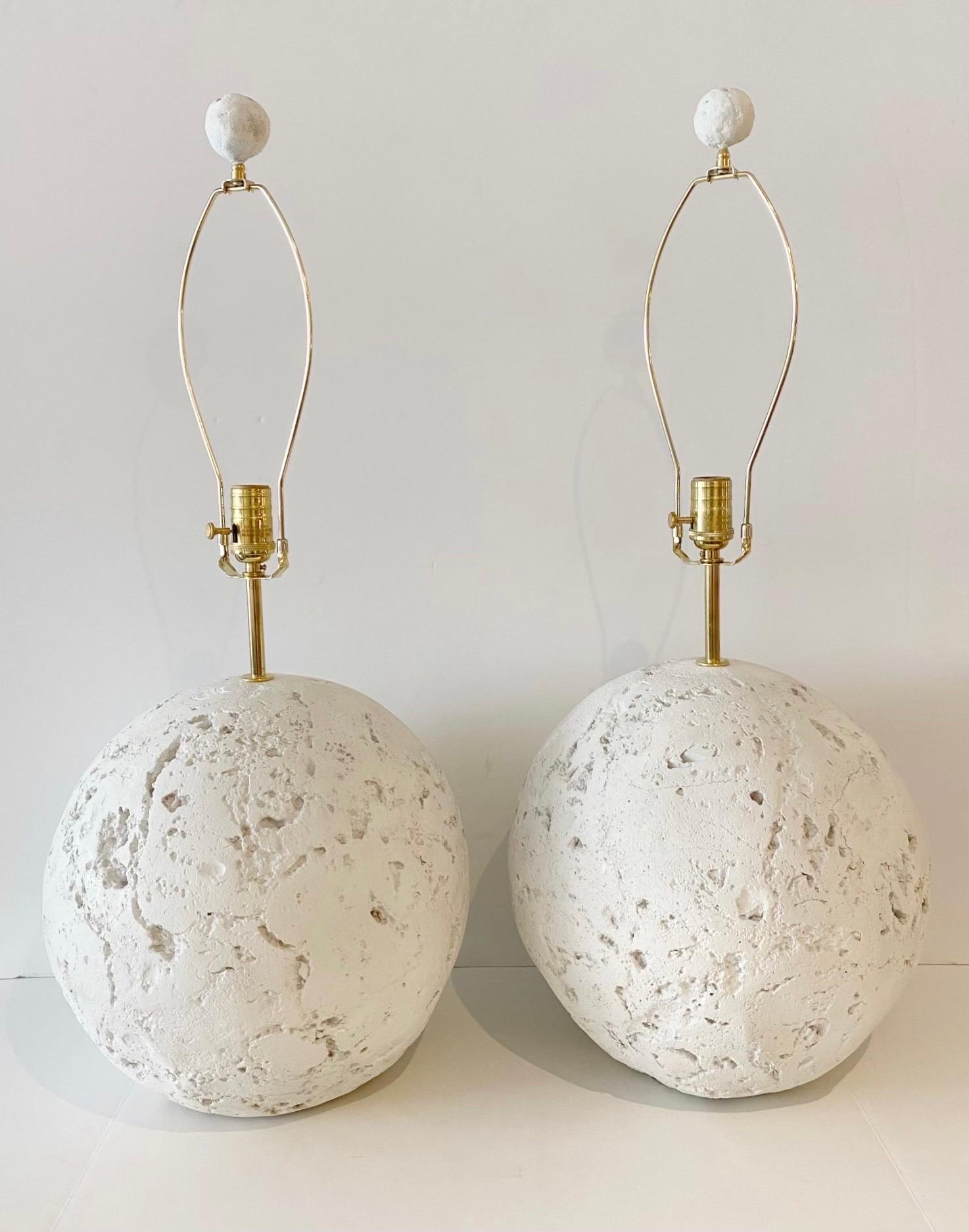 Large Pair of Midcentury Coquina Coral Stone Style Orb Lamps For Sale 2