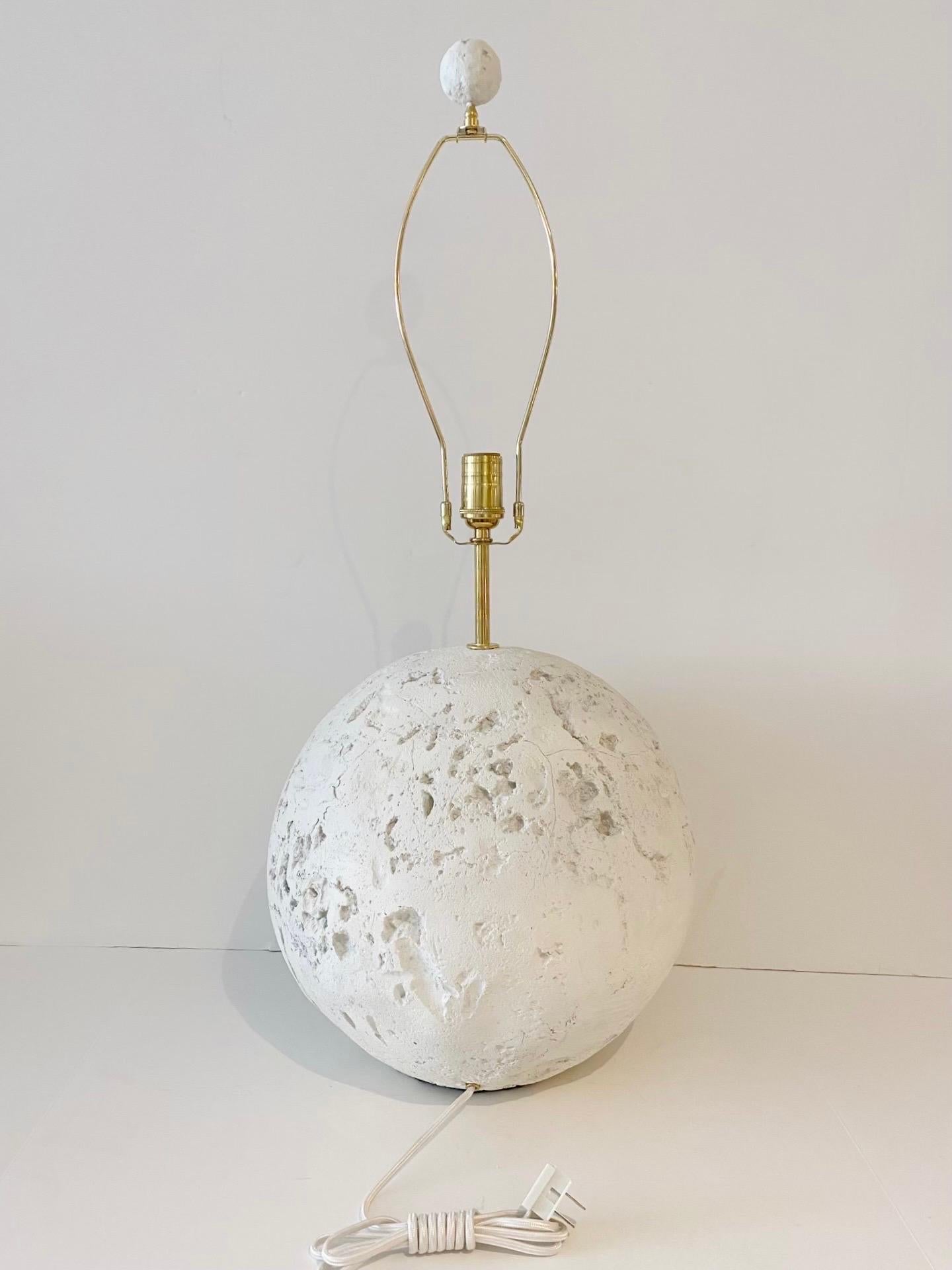 Large Pair of Midcentury Coquina Coral Stone Style Orb Lamps For Sale 1