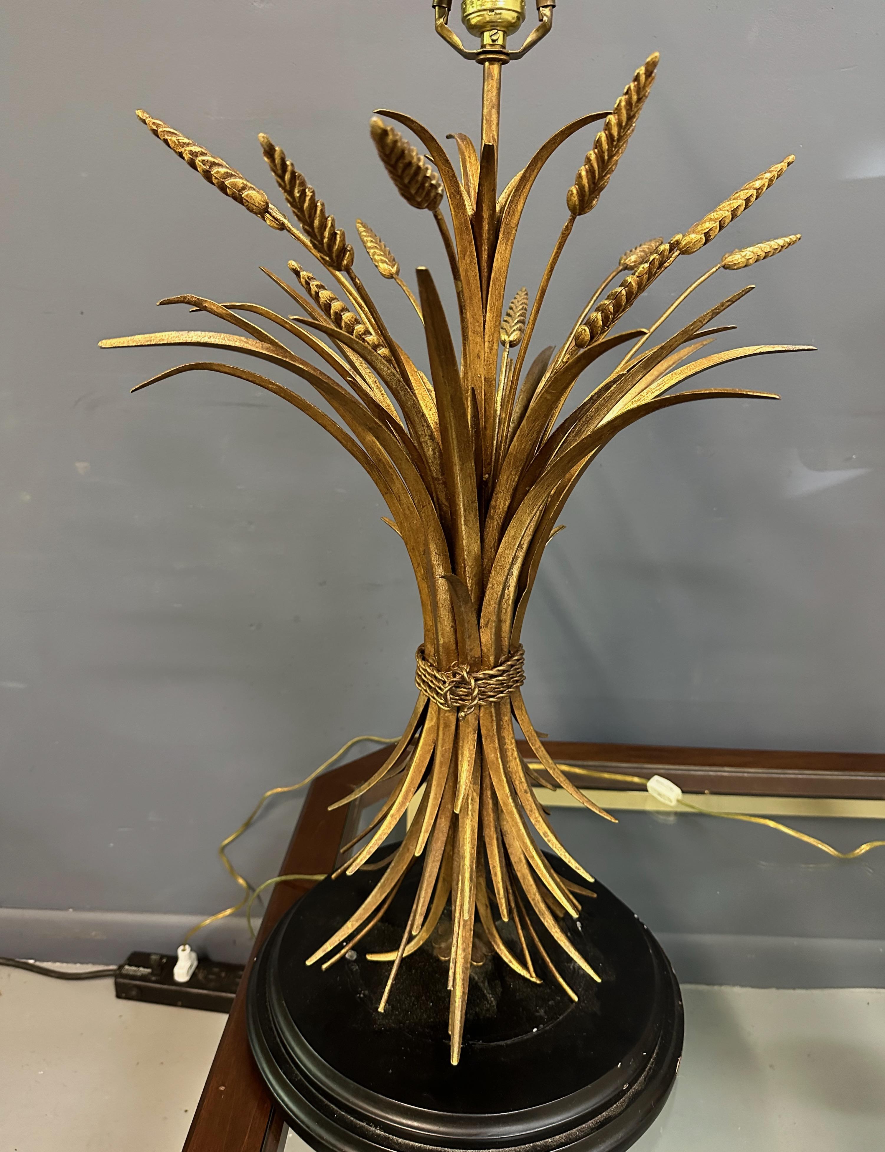 Large Pair of Mid-Century Italian Gilt Metal Sheaf of Wheat Table Lamps For Sale 1