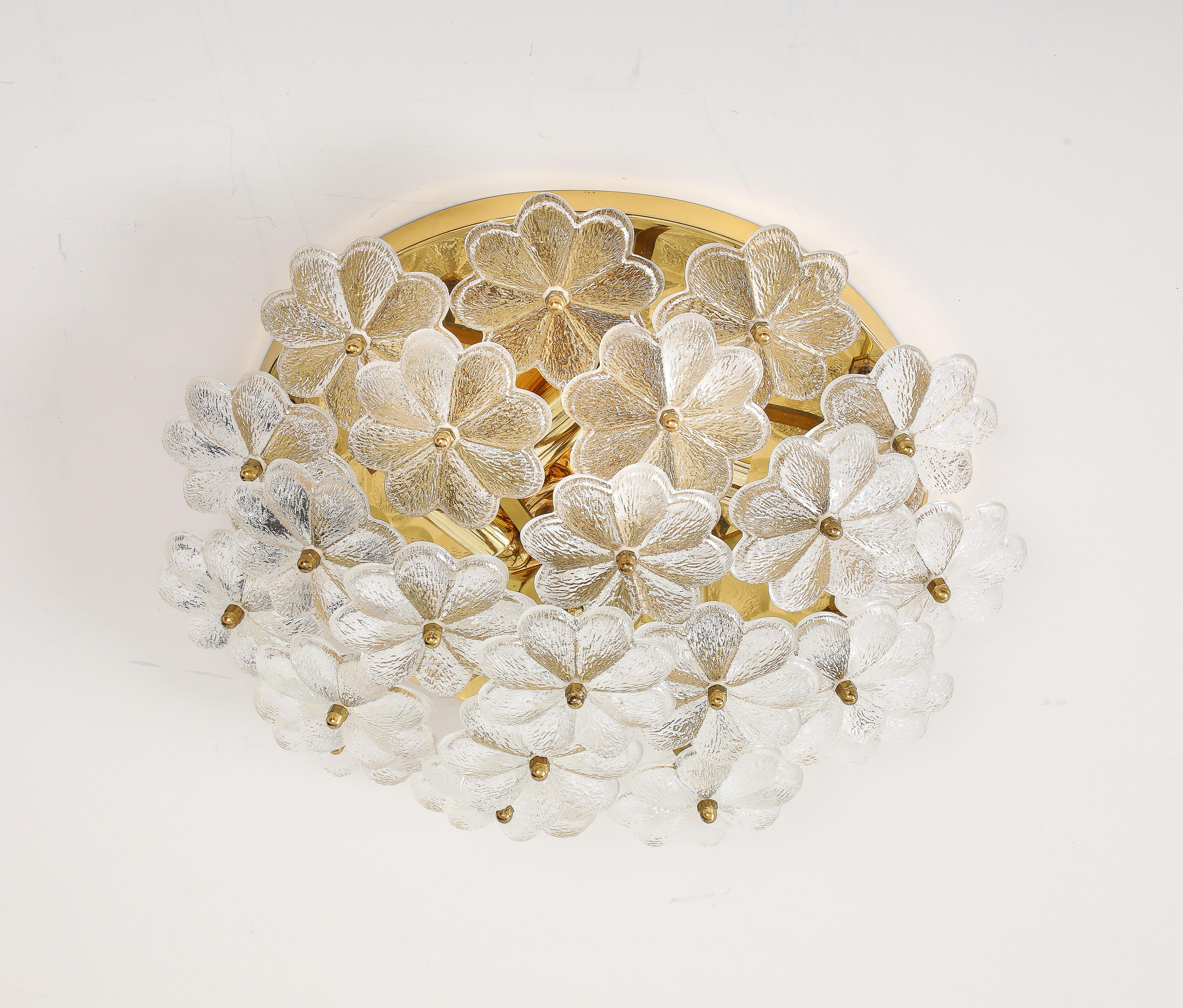 Grande coppia di lampade floreali in vetro di Murano della metà del secolo scorso di Ernst Palme. In condizioni buone in vendita a New York, NY