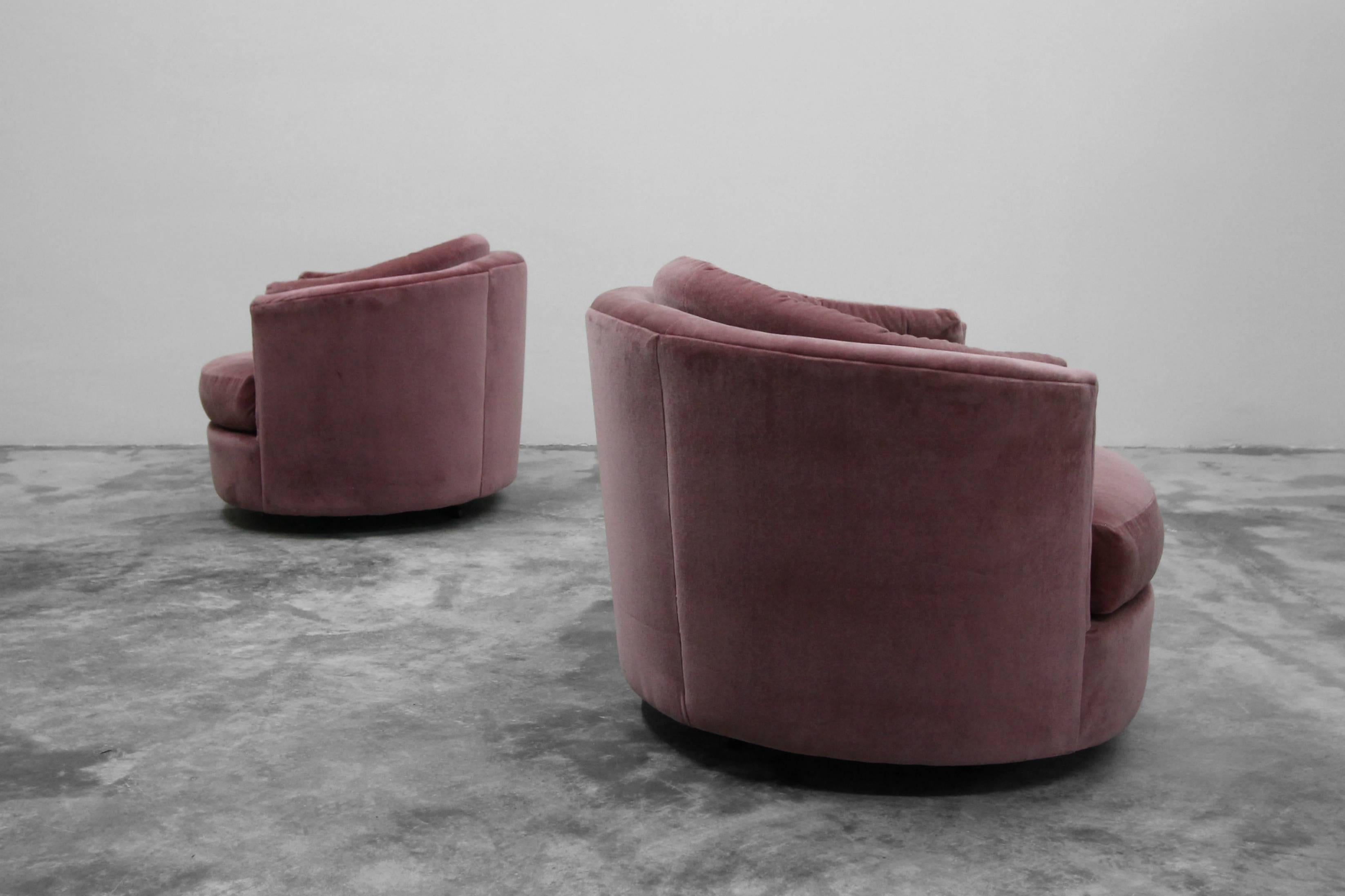 Mid-Century Modern Large Pair of Midcentury Tufted Back Barrel Swivel Chairs by Milo Baughman