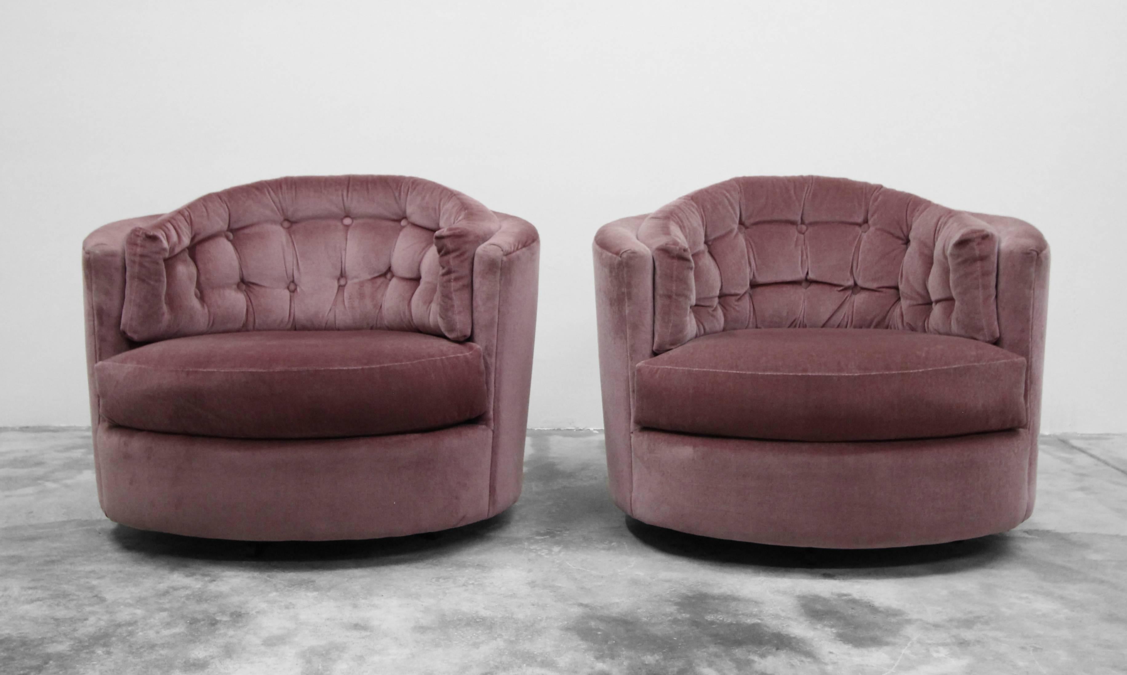 Large Pair of Midcentury Tufted Back Barrel Swivel Chairs by Milo Baughman In Excellent Condition In Las Vegas, NV