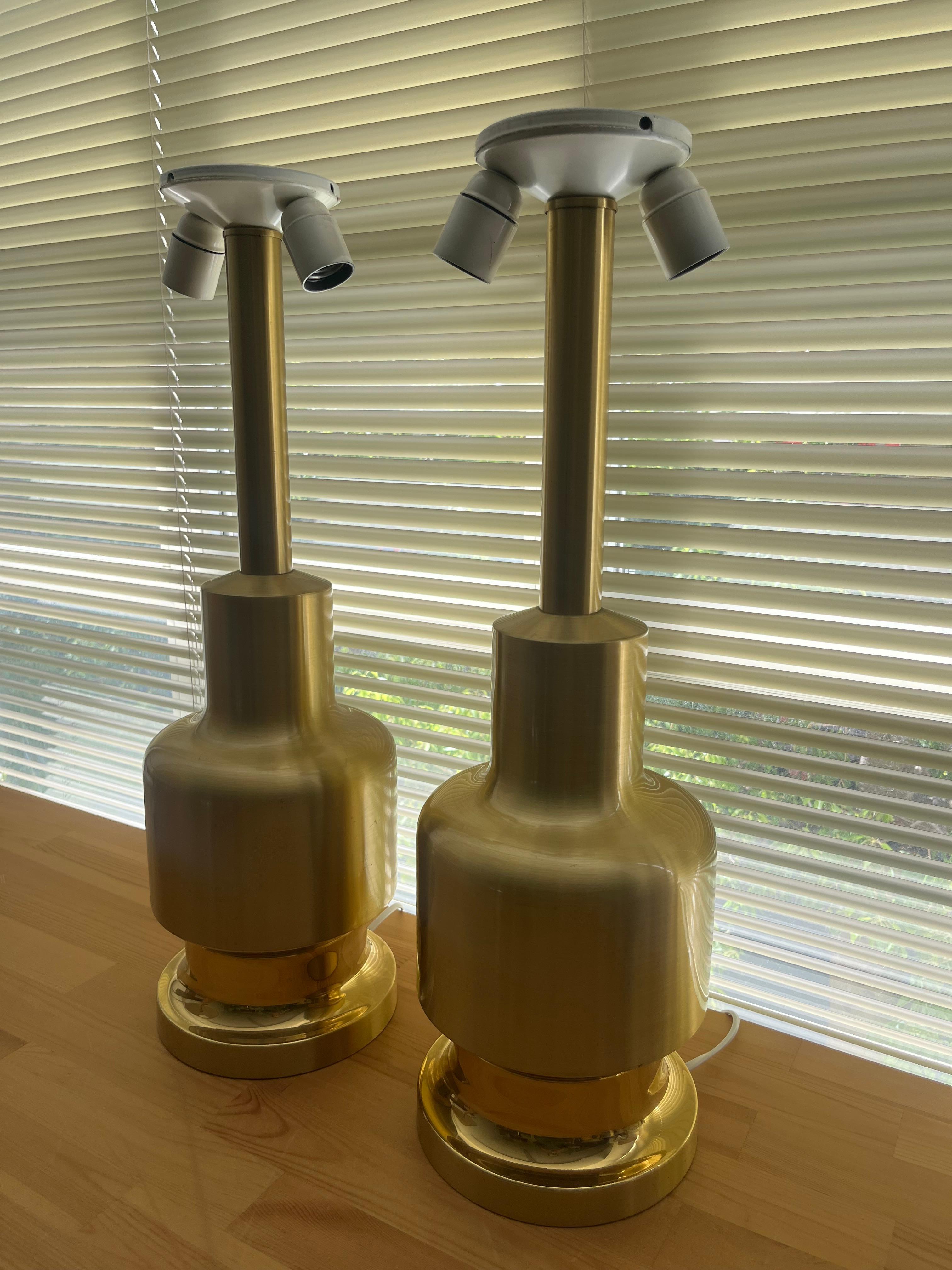 Grande paire de lampes de bureau espagnoles en laiton doré du milieu du siècle dernier par Clar, 1970 en vente 5