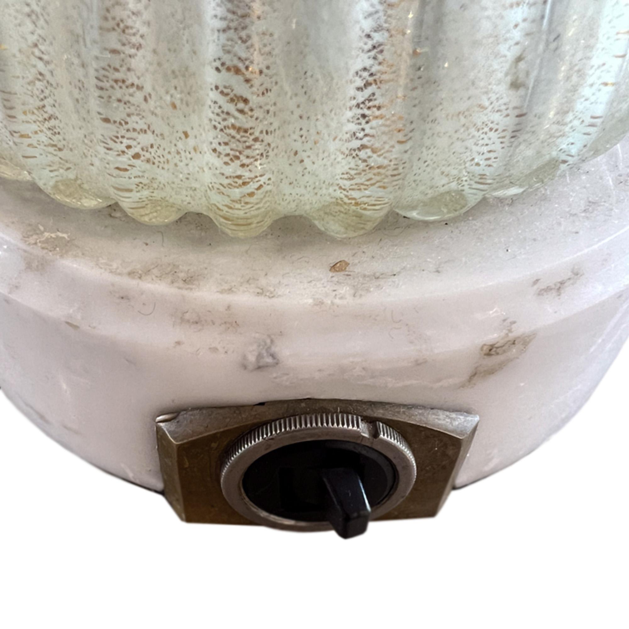 italien Grande paire de lampes de table en verre de Murano datant du milieu du siècle dernier en vente