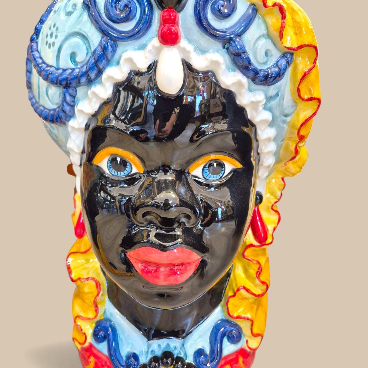 Large Pair of Moorish Heads in Italian Ceramic, Italy, Circa 1990 (Ende des 20. Jahrhunderts) im Angebot