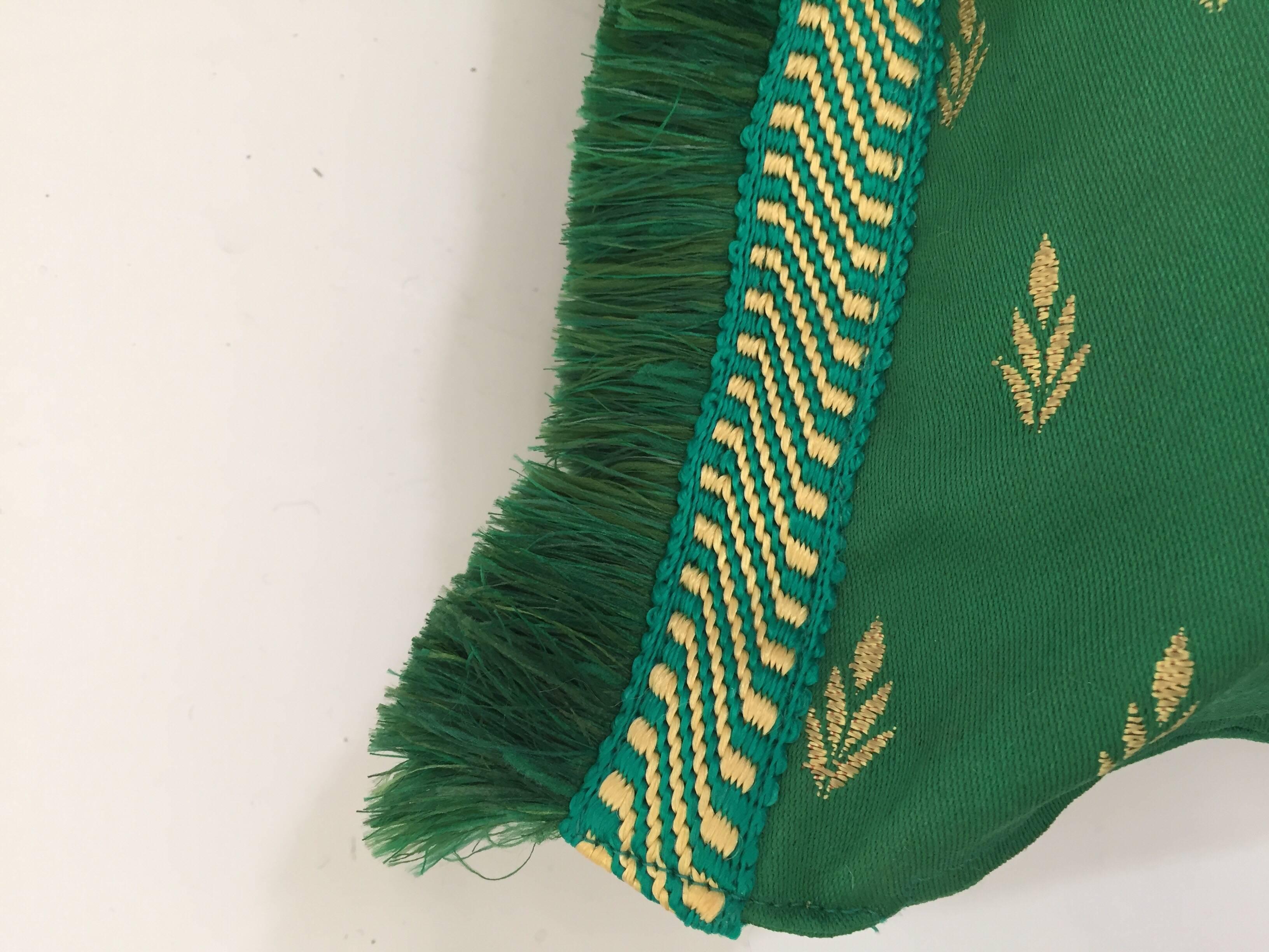 Grande paire de coussins décoratifs lombaires marocains à traversin vert damas en vente 2