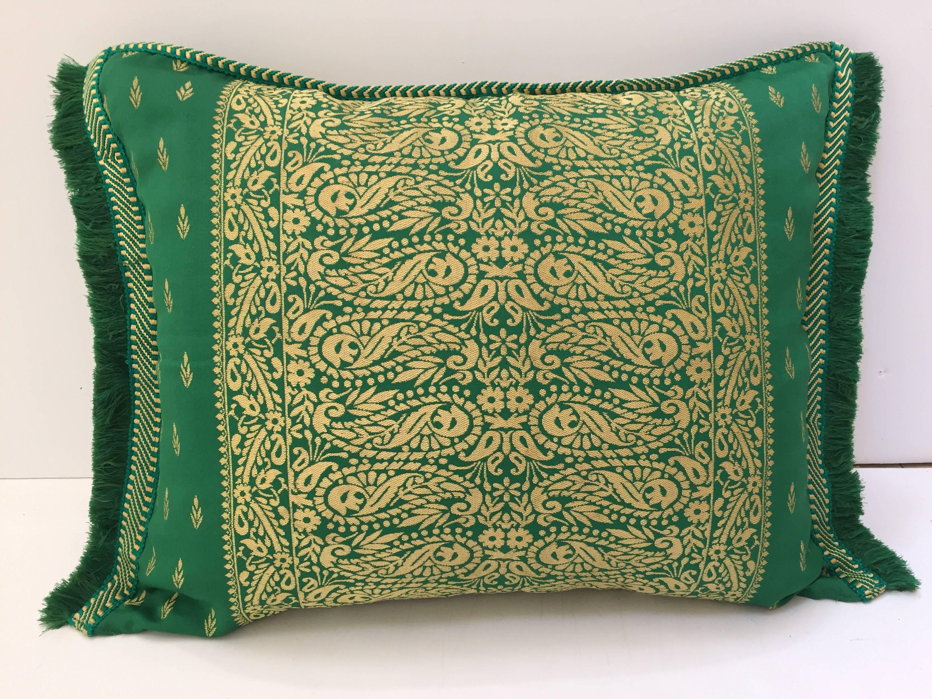 Mauresque Grande paire de coussins décoratifs lombaires marocains à traversin vert damas en vente