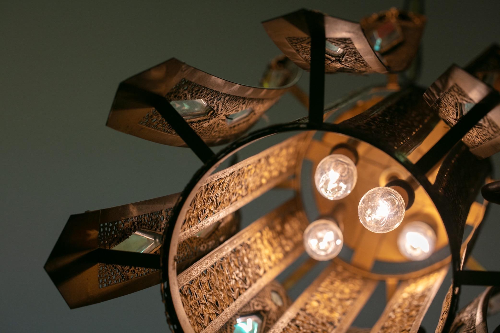 Paire de grandes lampes à suspension de style marocain de Feldman Lighting, circa 1960 Bon état - En vente à Saint Louis, MO