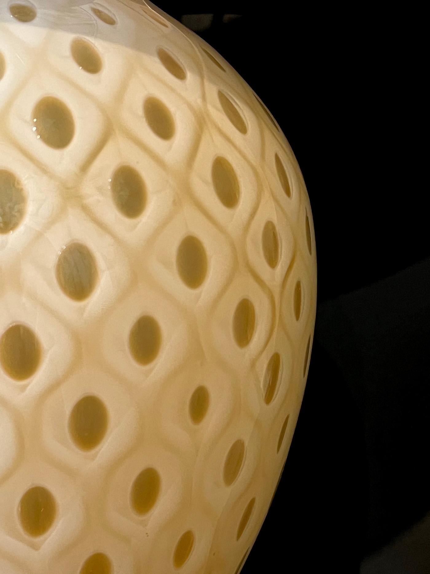 italien Grande paire de lampes de Murano en forme de balustre jaune beurre des années 1950 en vente
