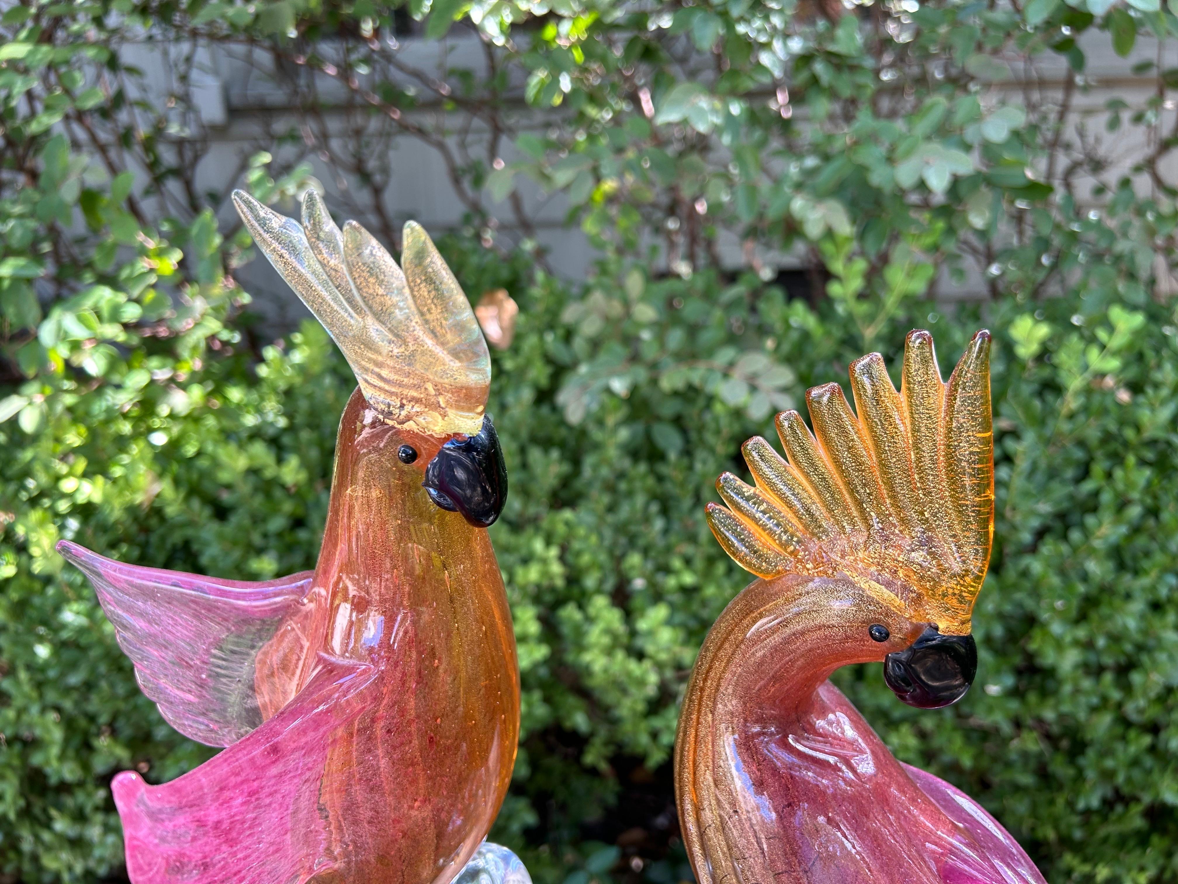 Gran pareja de cacatúas o loros de cristal de Murano atribuidos a Barovier & Toso en Bueno estado para la venta en Houston, TX
