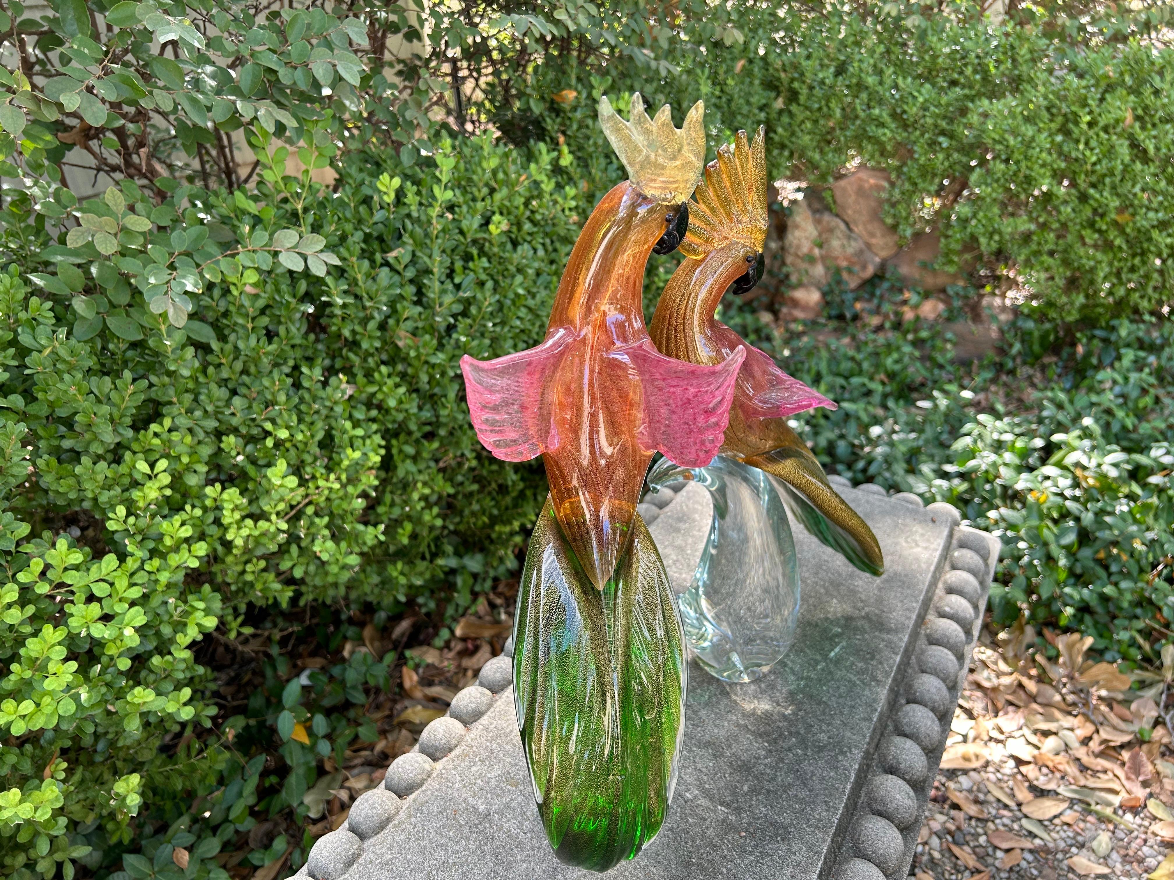 Gran pareja de cacatúas o loros de cristal de Murano atribuidos a Barovier & Toso Vidrio artístico en venta