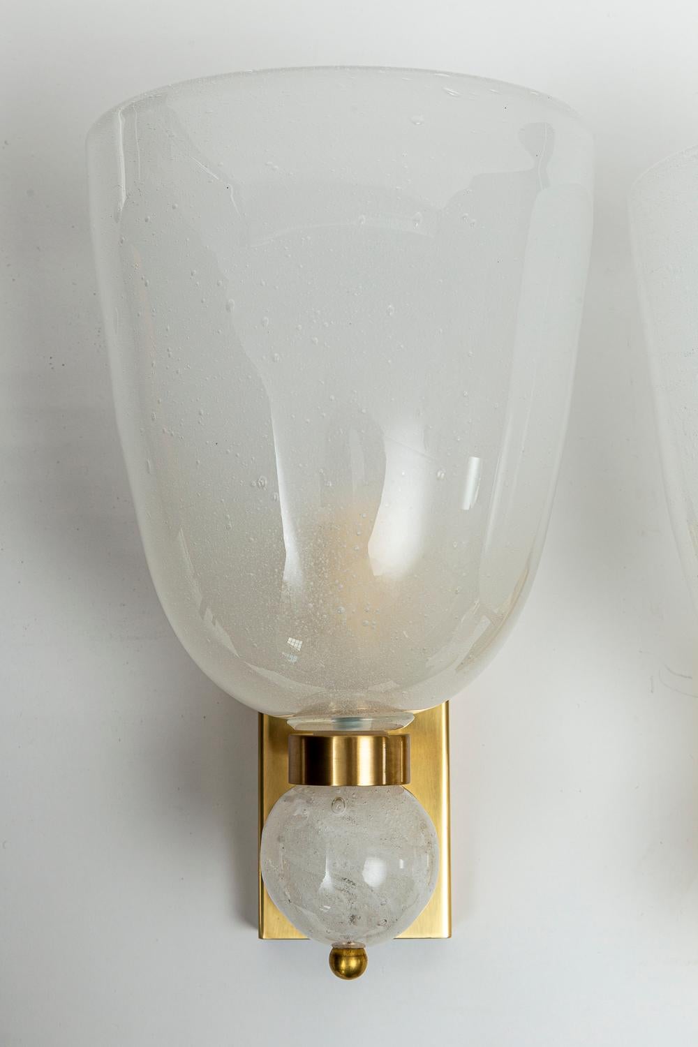 Moderne Grande paire d'appliques en laiton soufflé Pulegoso de forme ovale de Murano en vente