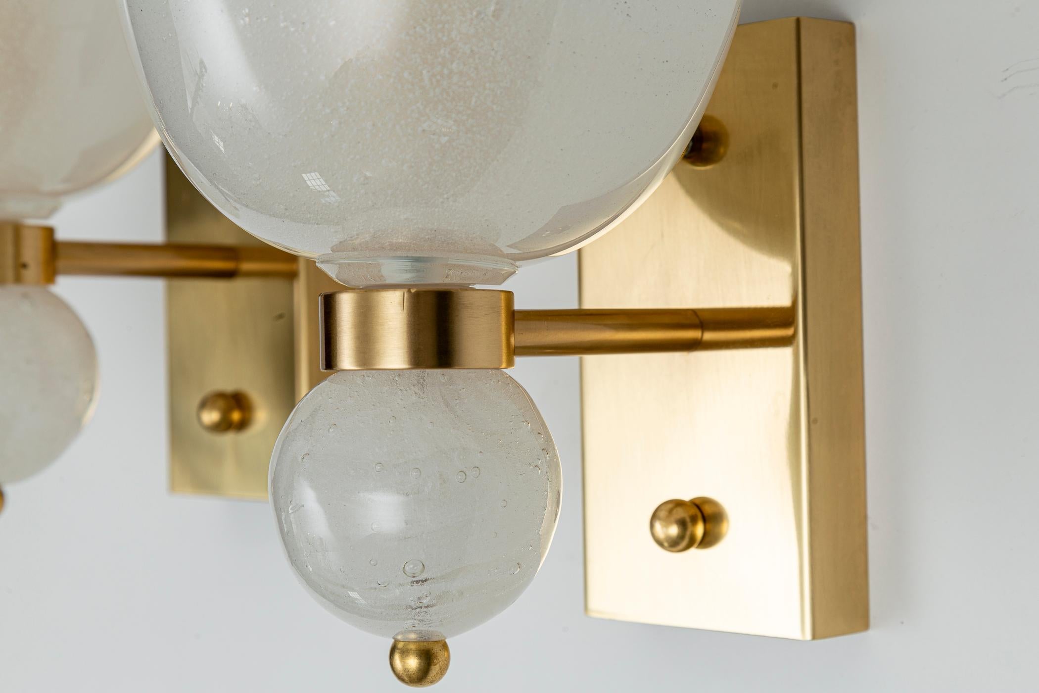 Large Pair of Murano Blown Pulegoso Oval-Shaped Brass Wall Lights, Contempo en venta 1