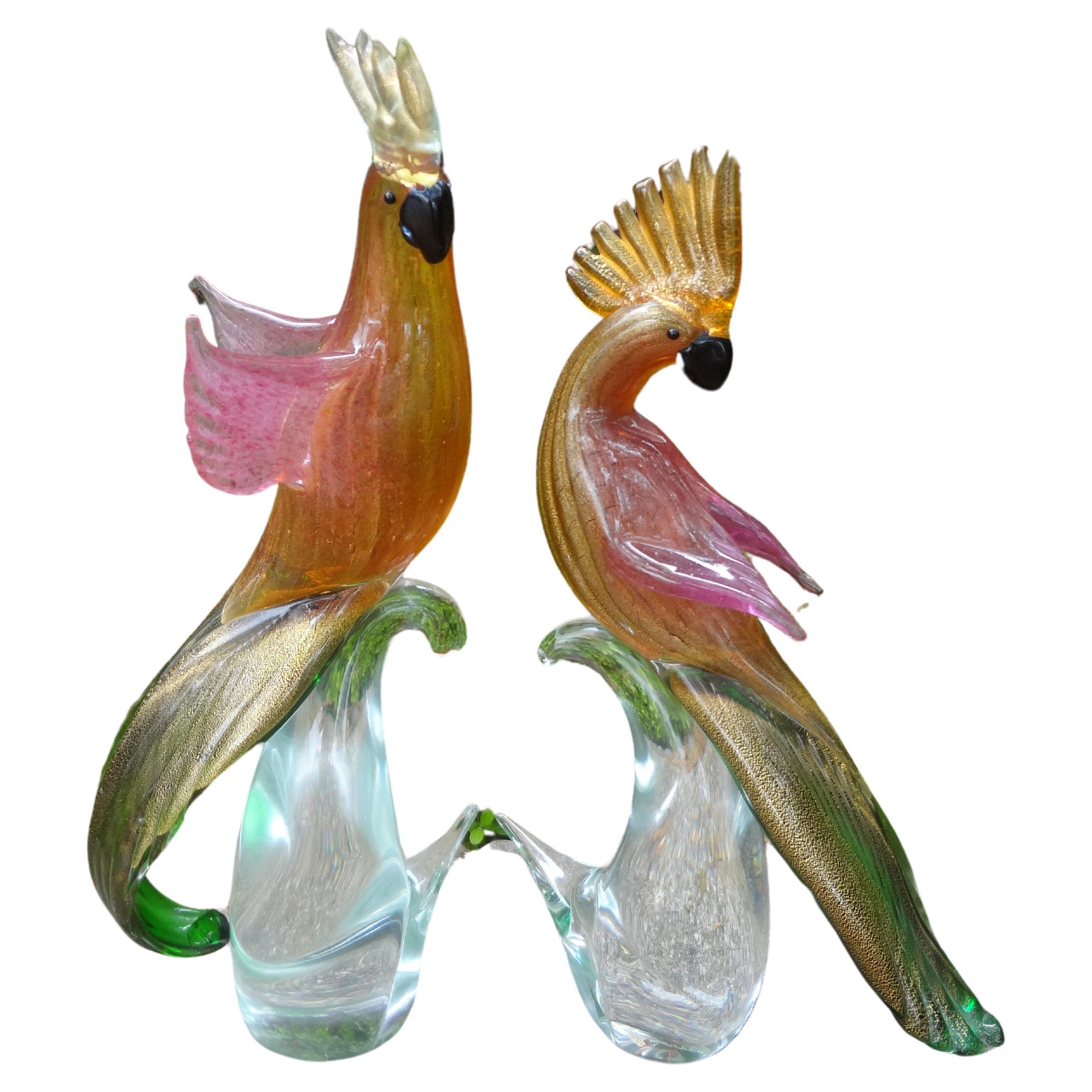 Grande paire de cockatiels ou perroquets en verre de Murano en vente