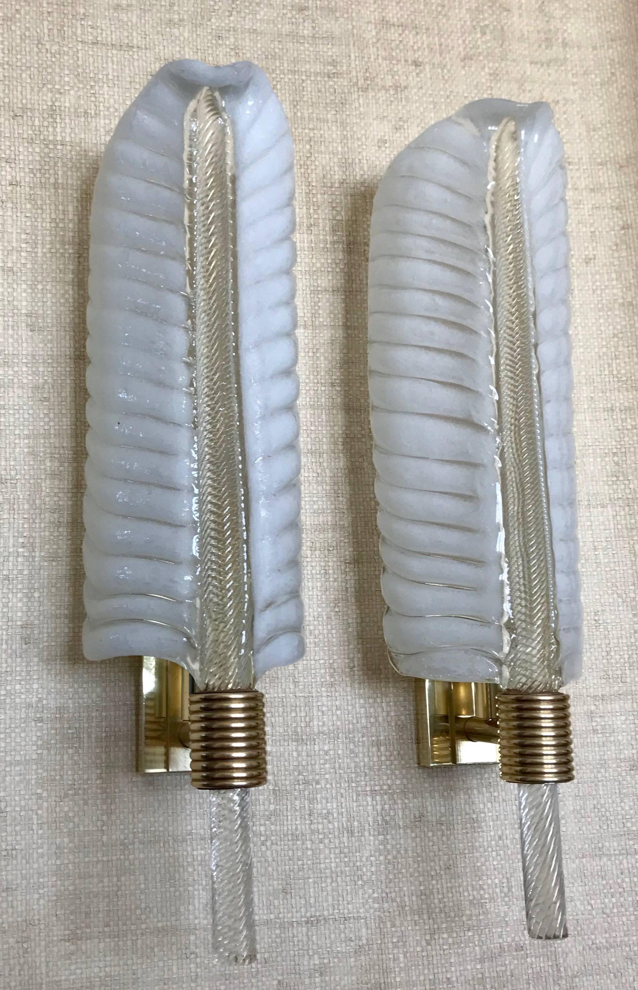 A larger scale pair of Murano glass wall sconces in plume or feather form by Barovier & Toso, Italy. Clear twisted glass stems with gold inclusions with opaque wings in the puleguso (infused with tiny bubbles). Original brass fittings have been