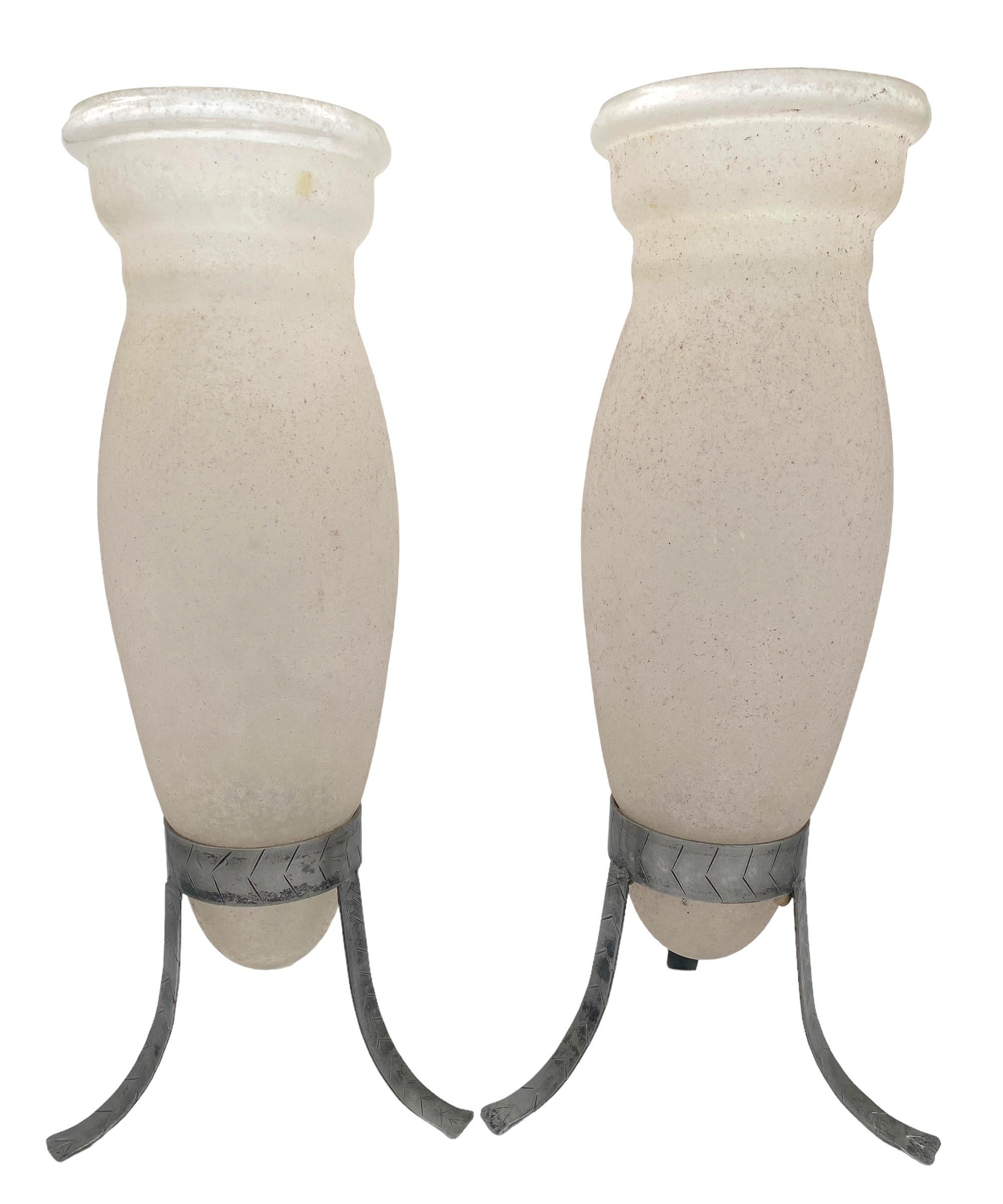 Großes Paar Murano-Trompetenvasen aus „Scavo“ und Eisen, Trumpet-Vasen zugeschrieben. Seguso Vetri d'Arte im Zustand „Gut“ im Angebot in West Palm Beach, FL