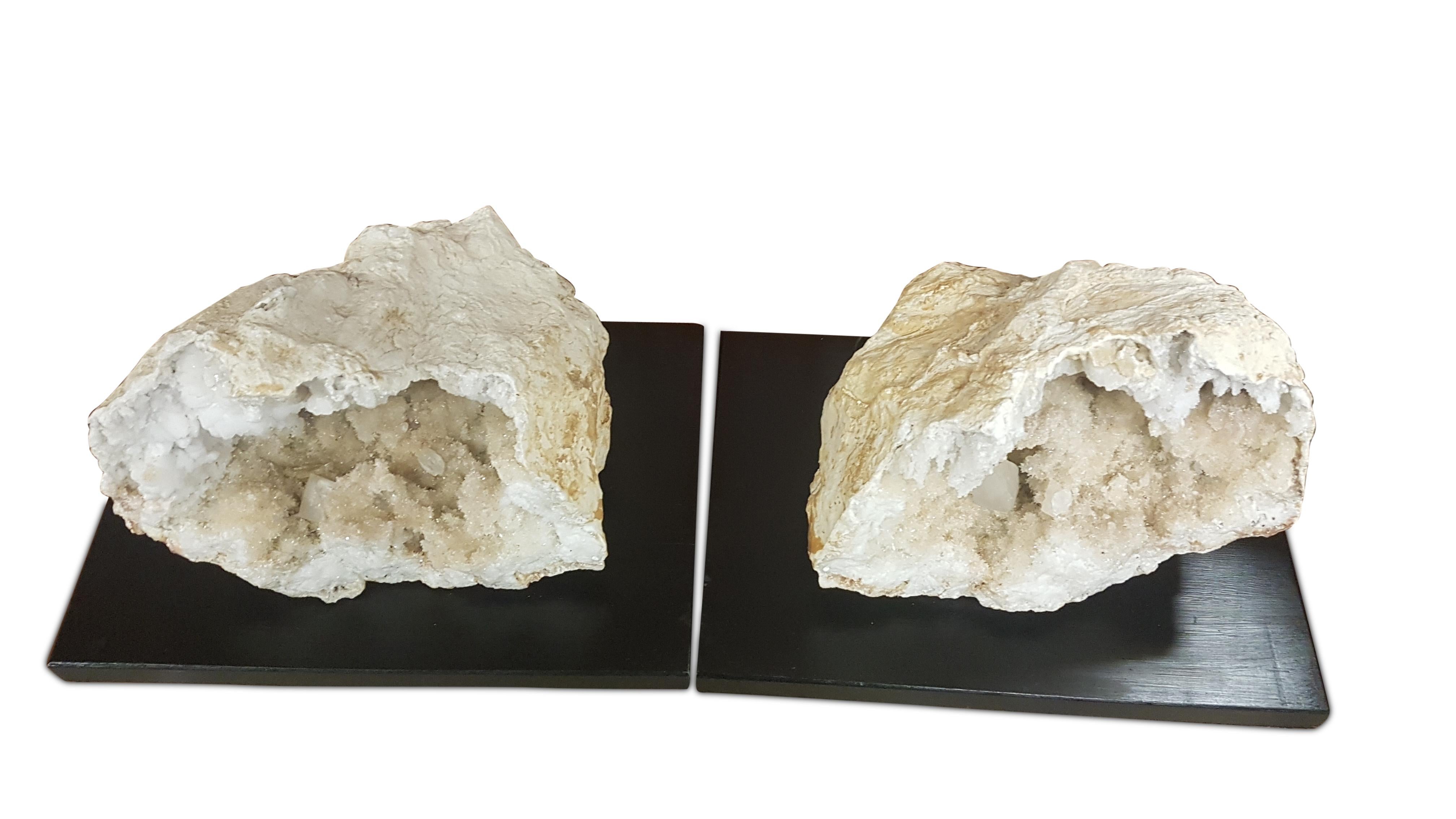 Large Pair of Natural Geodes on Stands with Internal Lights im Angebot 13