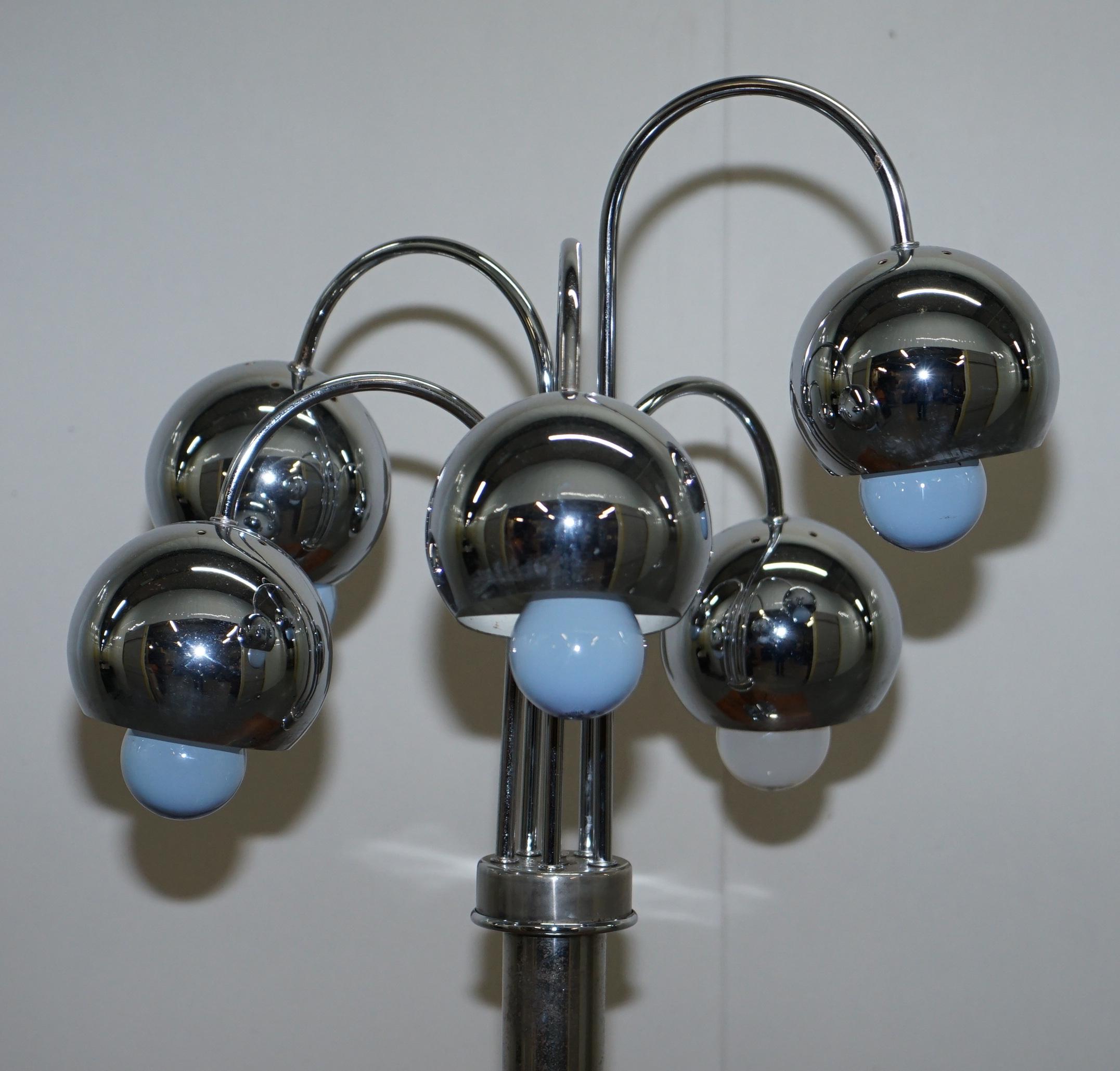 Large Pair of Original American Atomic circa 1940s Polished Chrome Table Lamps For Sale 5