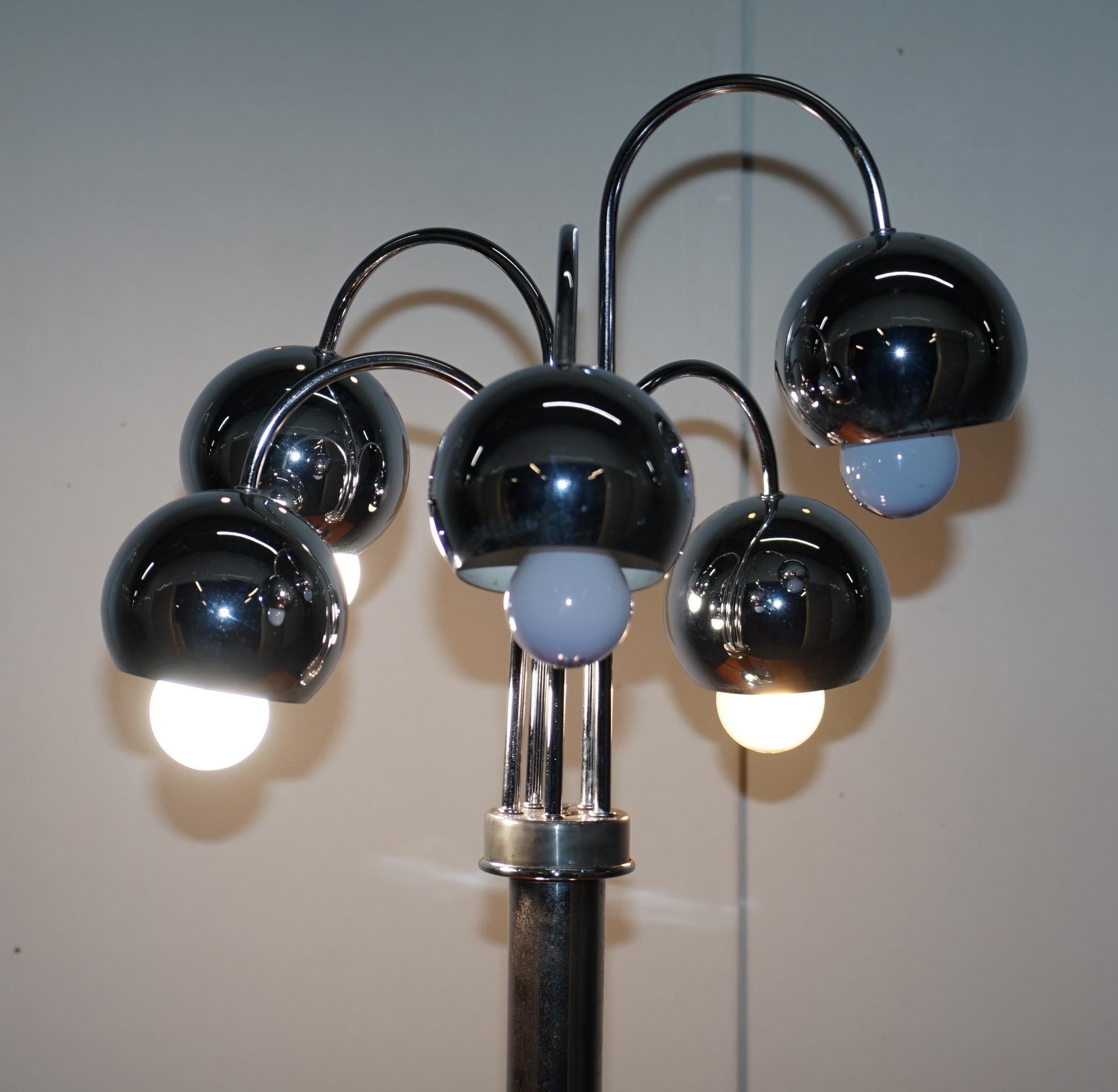 Large Pair of Original American Atomic circa 1940s Polished Chrome Table Lamps For Sale 7