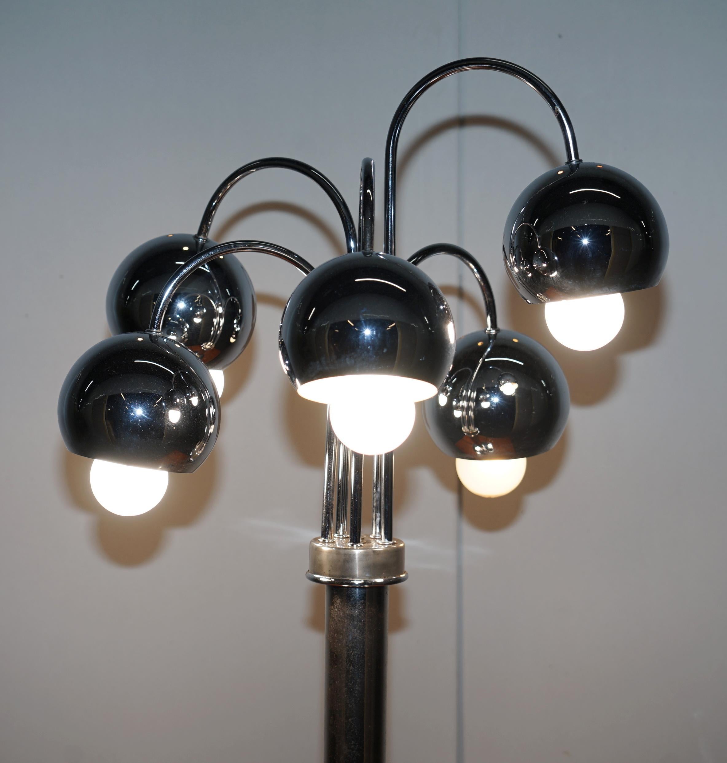 Large Pair of Original American Atomic circa 1940s Polished Chrome Table Lamps For Sale 8