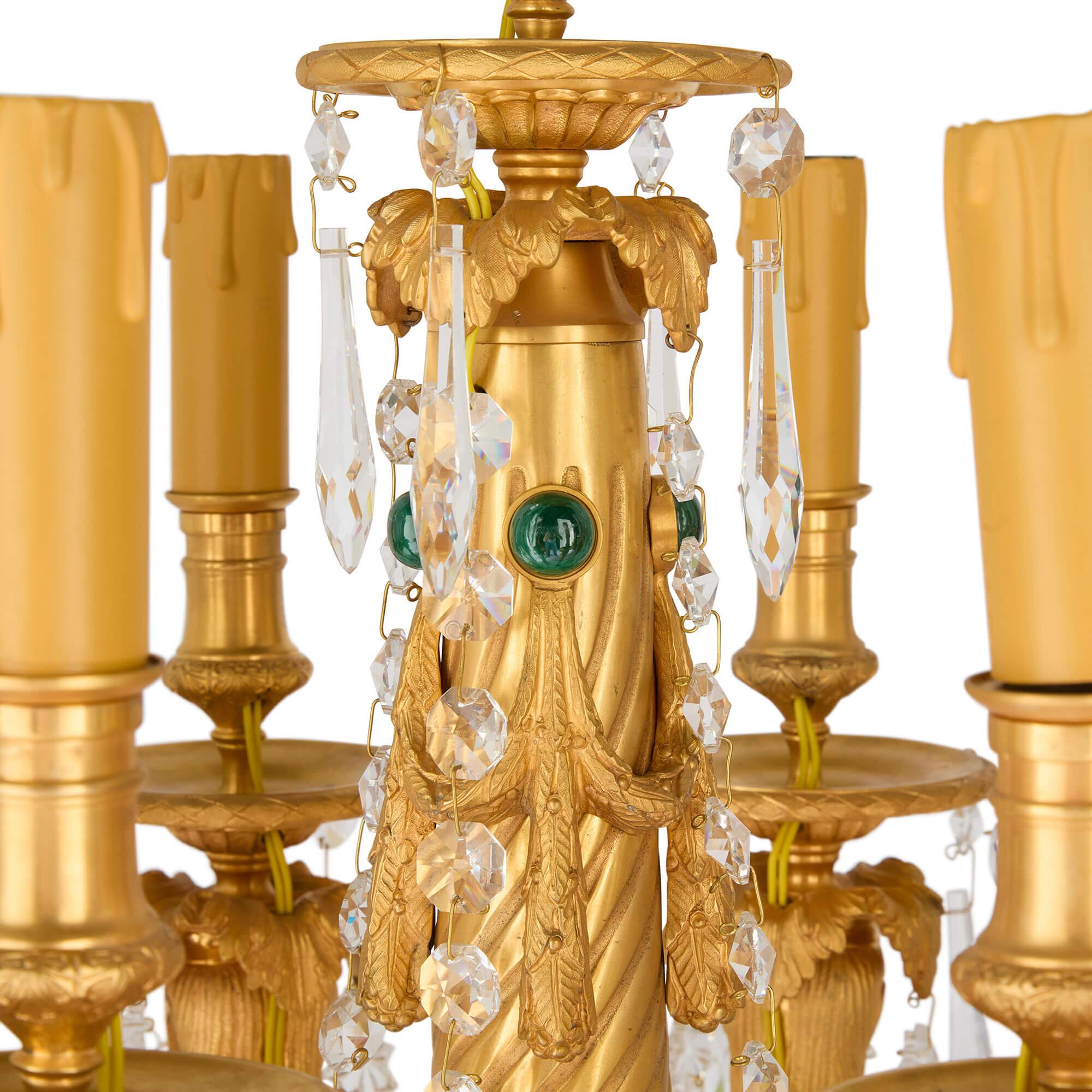 Gran Pareja de Candelabros de Mesa de Ormolu y Malaquita Rhino Dorado en venta