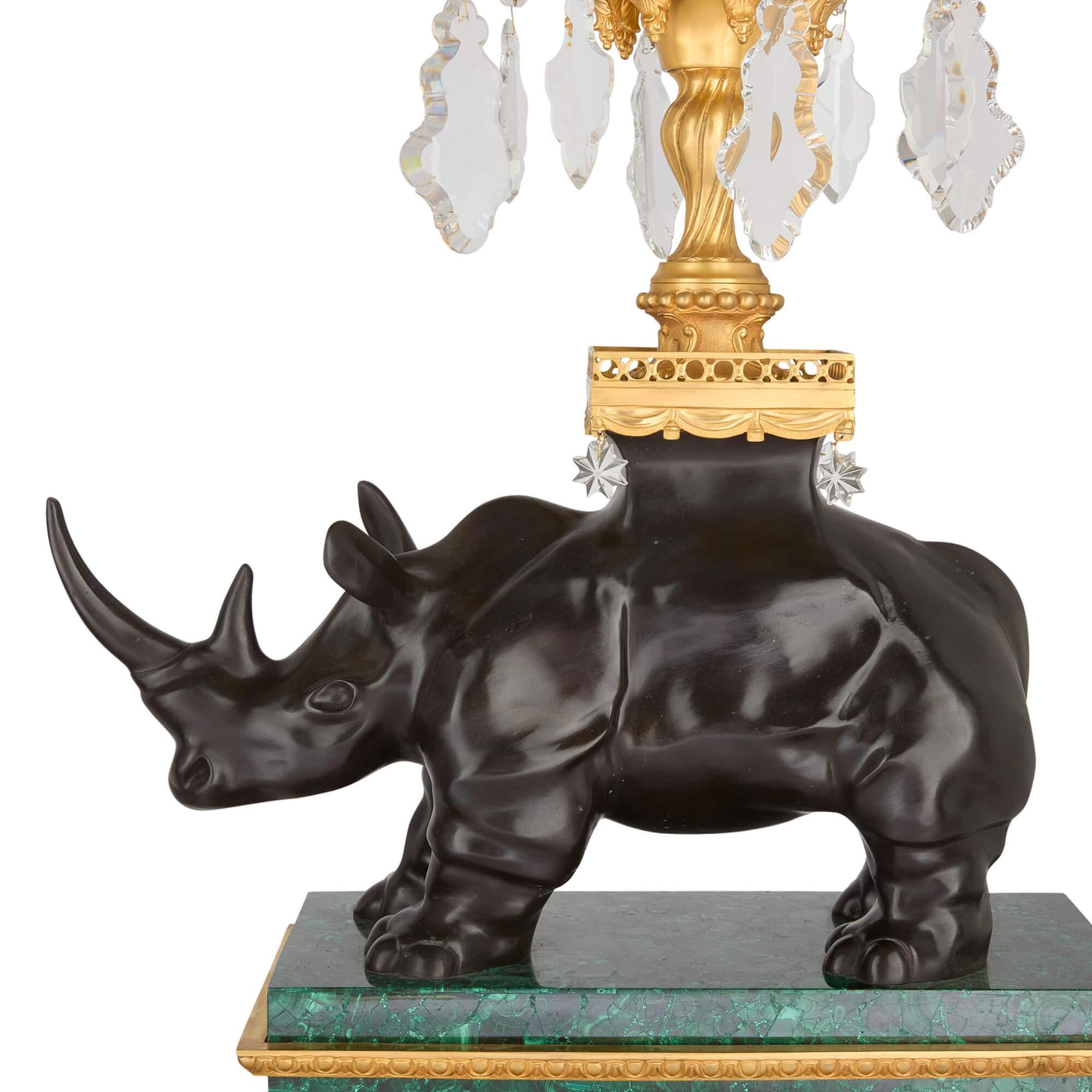 Gran Pareja de Candelabros de Mesa de Ormolu y Malaquita Rhino en venta 1