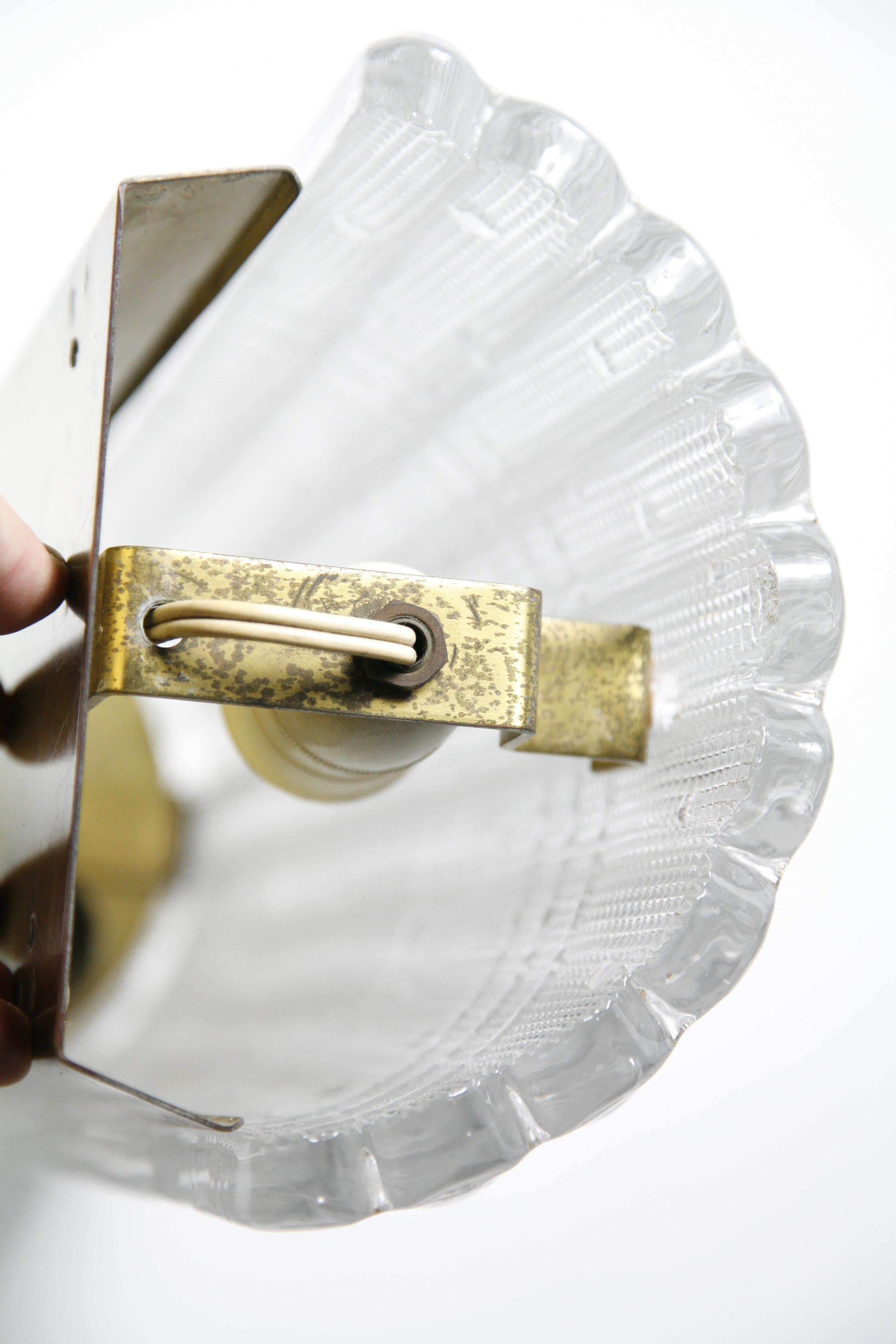 Großes Paar Orrefors-Wandleuchter aus Kristall und Messing von Carl Fagerlund, Schweden, 1950 im Angebot 3