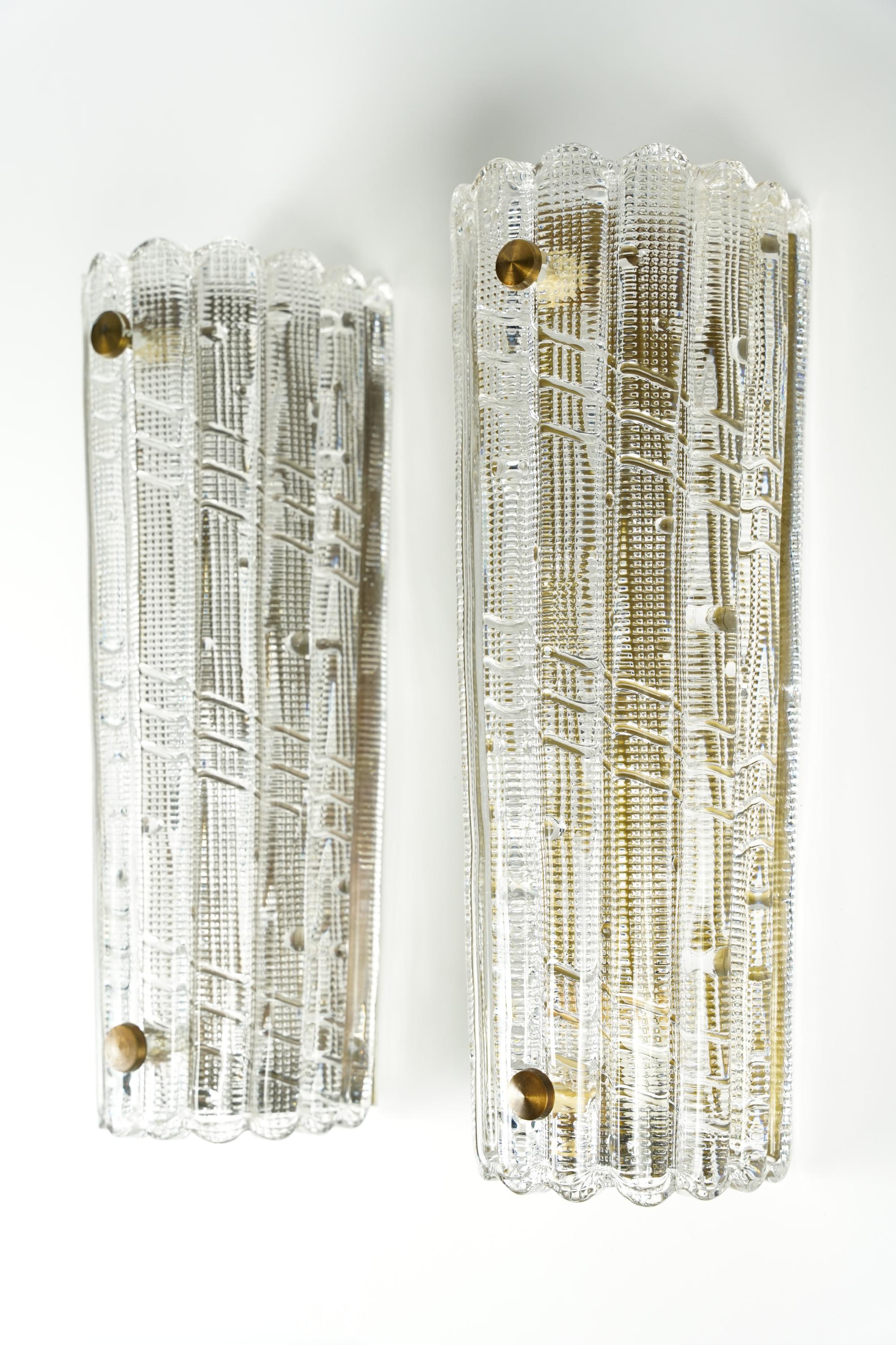 Großes Paar Orrefors-Wandleuchter aus Kristall und Messing von Carl Fagerlund, Schweden, 1950 (Schwedisch) im Angebot