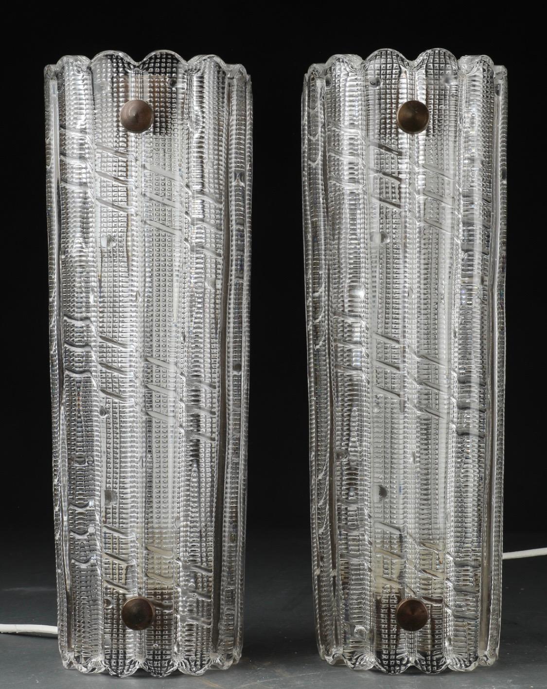 Fait main Grande paire d'appliques Orrefors en cristal et laiton de Carl Fagerlund, Suède, 1950 en vente