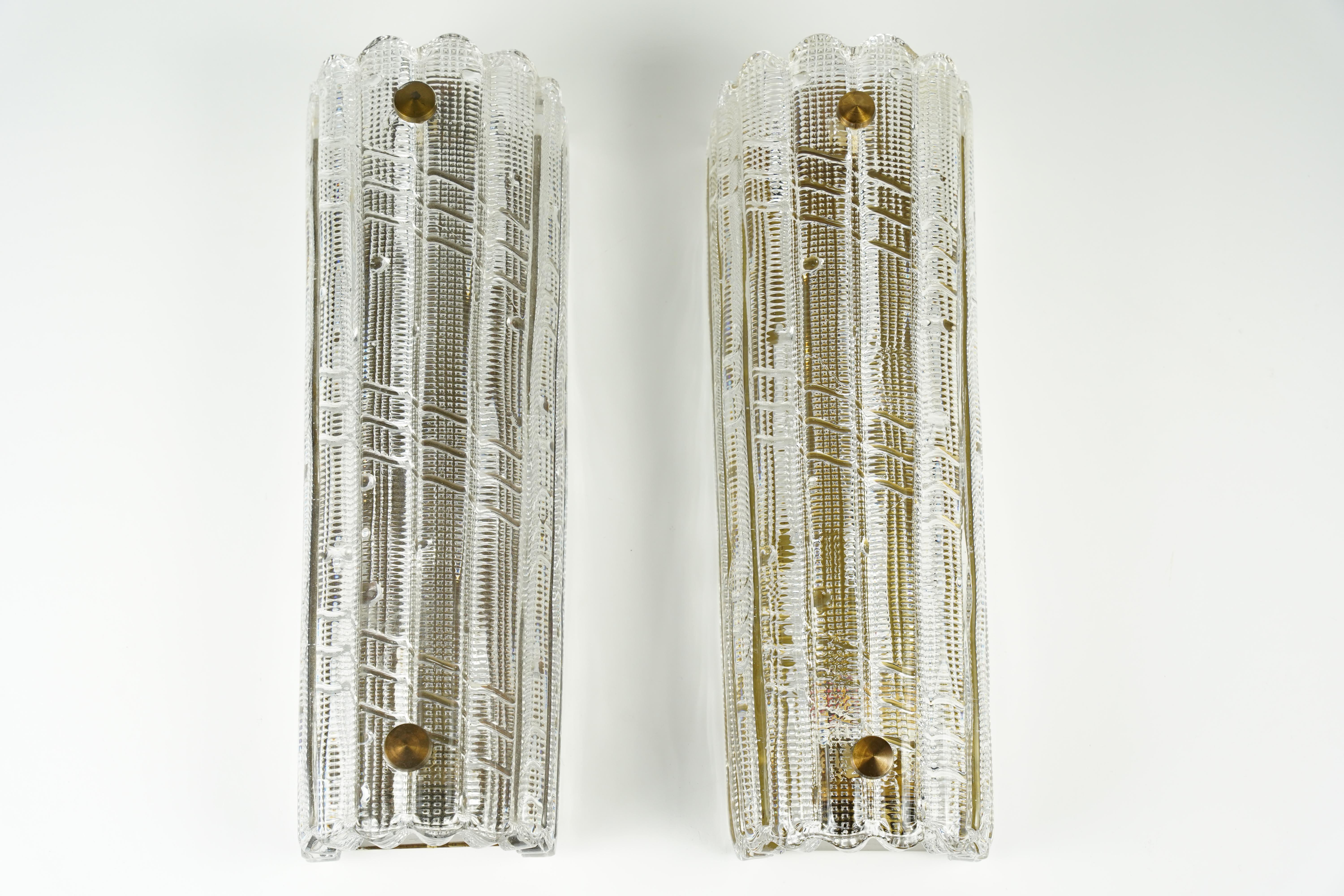 Fait main Grande paire d'appliques Orrefors en cristal et laiton de Carl Fagerlund, Suède, 1950 en vente