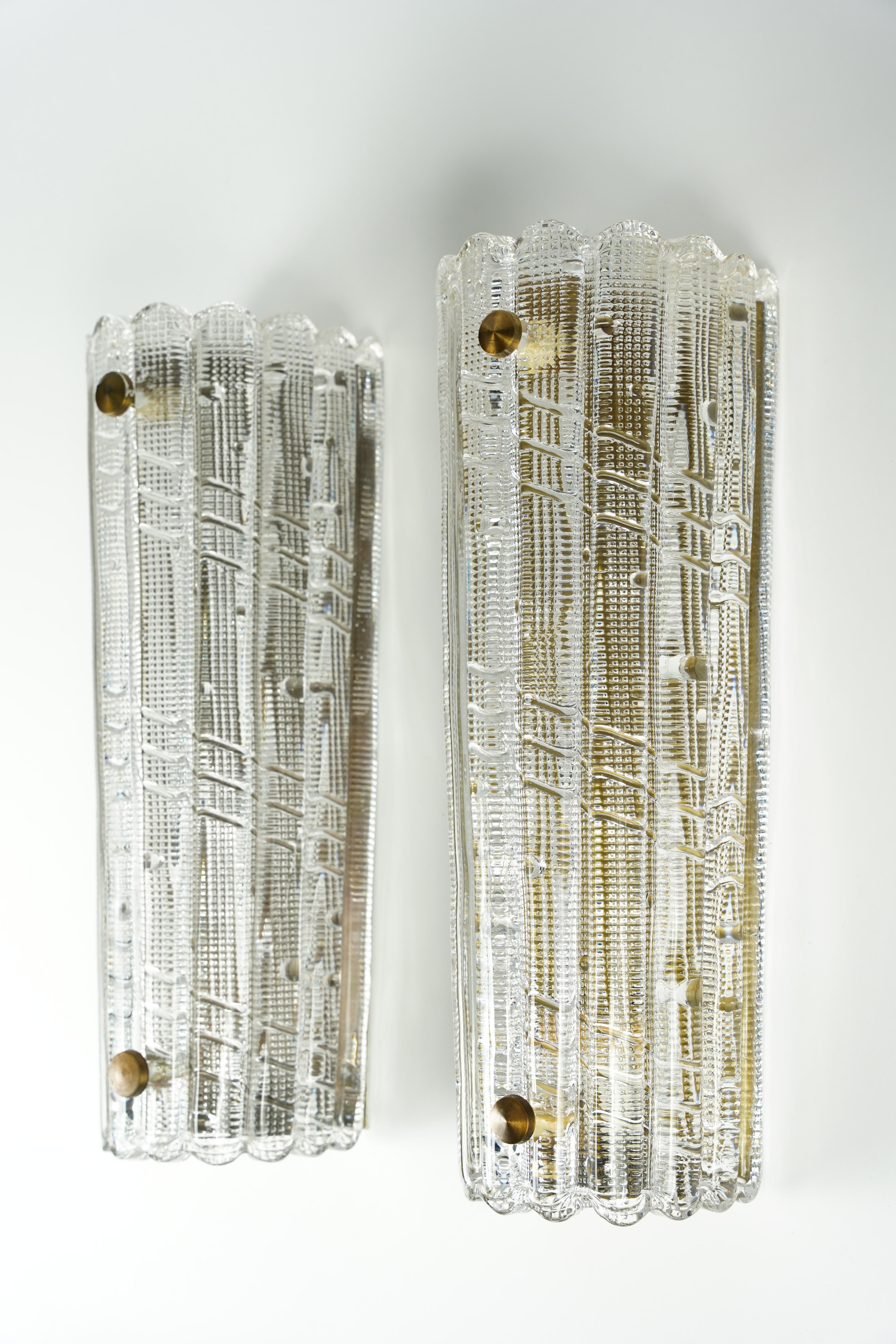 Grande paire d'appliques Orrefors en cristal et laiton de Carl Fagerlund, Suède, 1950 Bon état - En vente à Bronx, NY