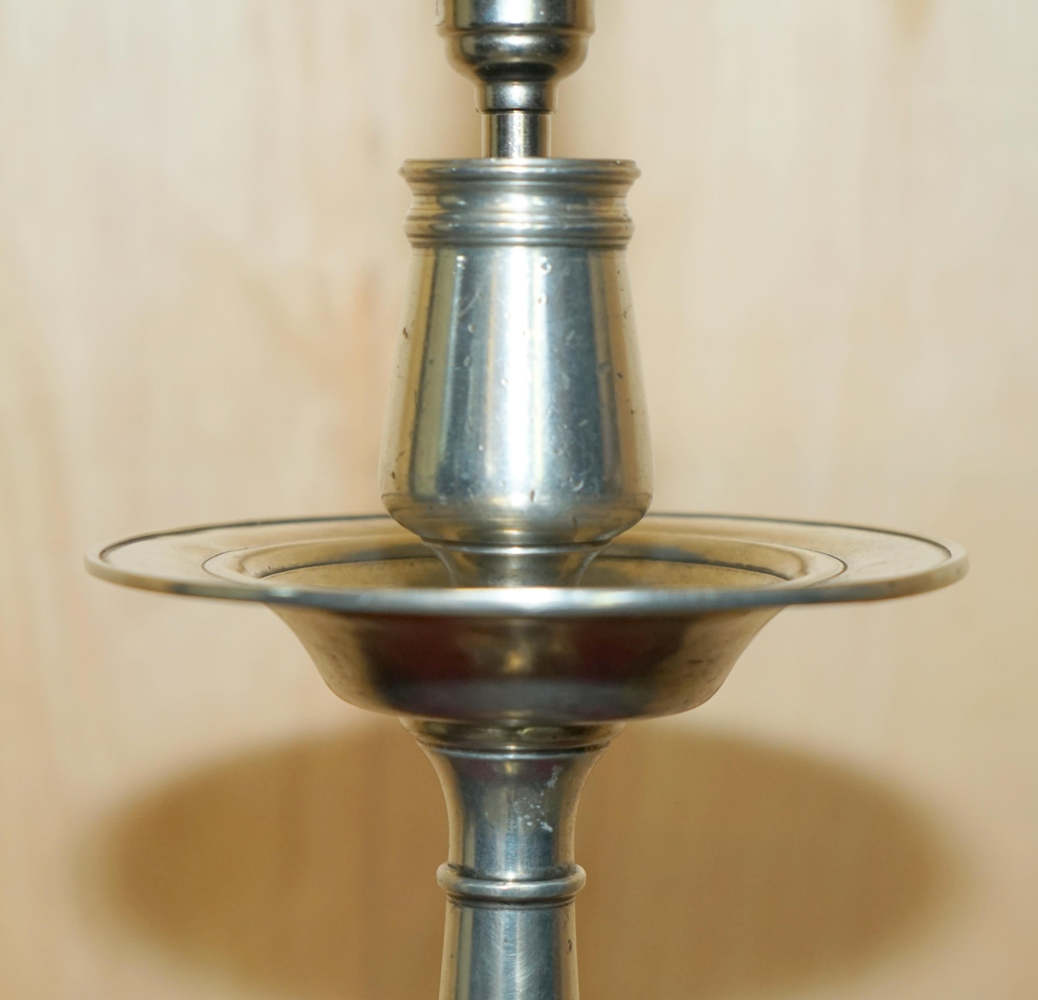 LARGE PAIR OF OWL STAMPED ARTE ITALICA TAVOLA MARINONI CANDLESTICK PEWTER LAMPs In Good Condition In West Sussex, Pulborough