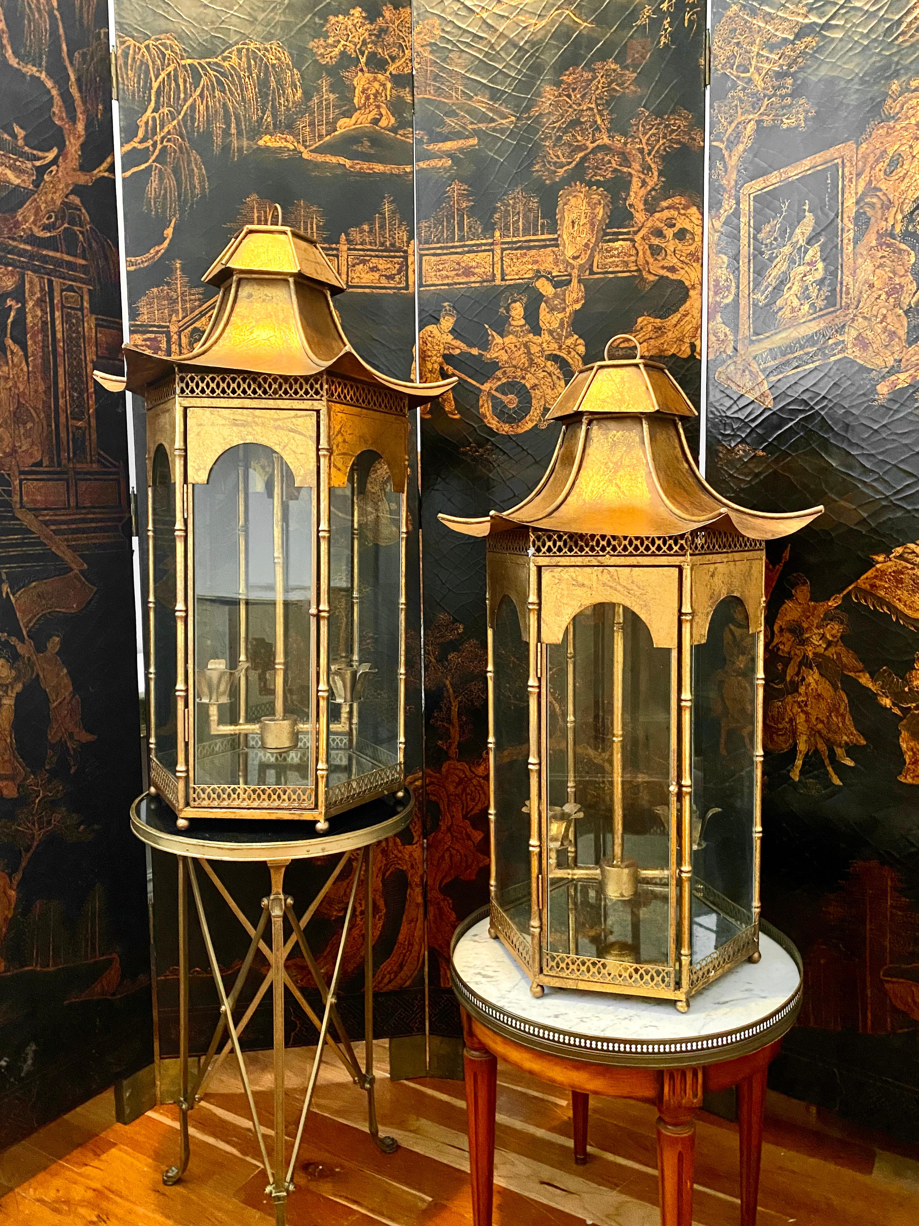 Large Pair of Pagoda Chinoiserie Gilt Bronze Lanterns, Mid-Century Modern For Sale 11