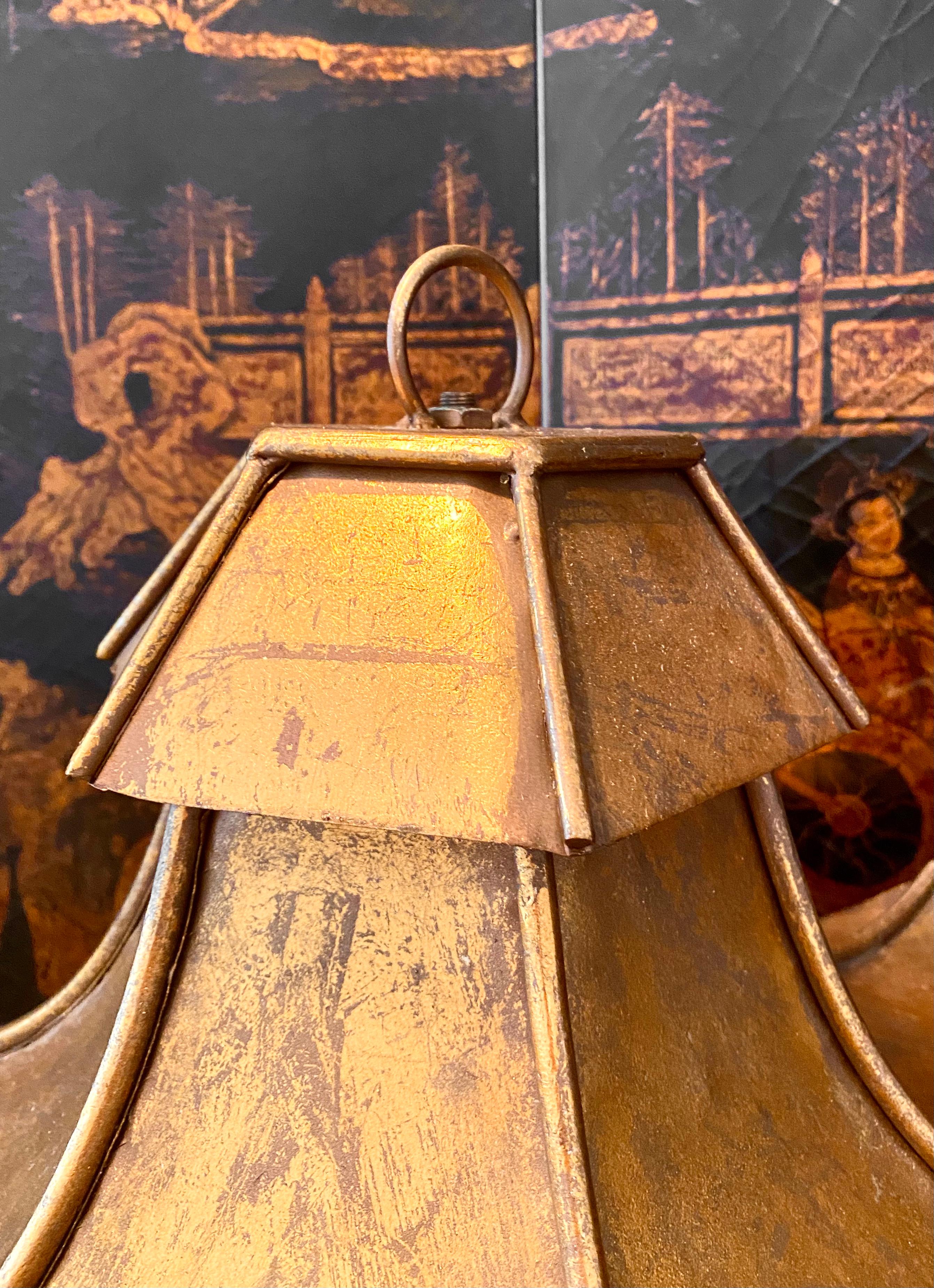 Large Pair of Pagoda Chinoiserie Gilt Bronze Lanterns, Mid-Century Modern In Good Condition For Sale In Montreal, Quebec