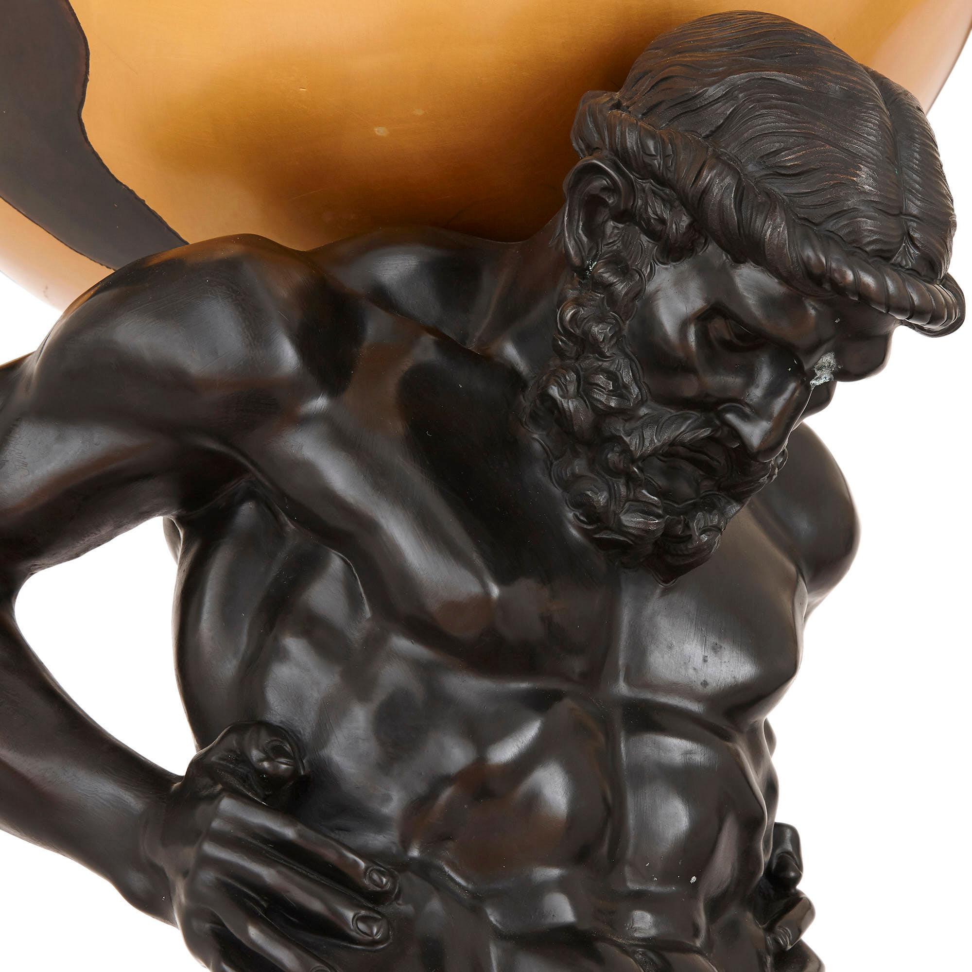 Gran Pareja de Figuras Atlas de Bronce Patinado y Dorado Francés en venta