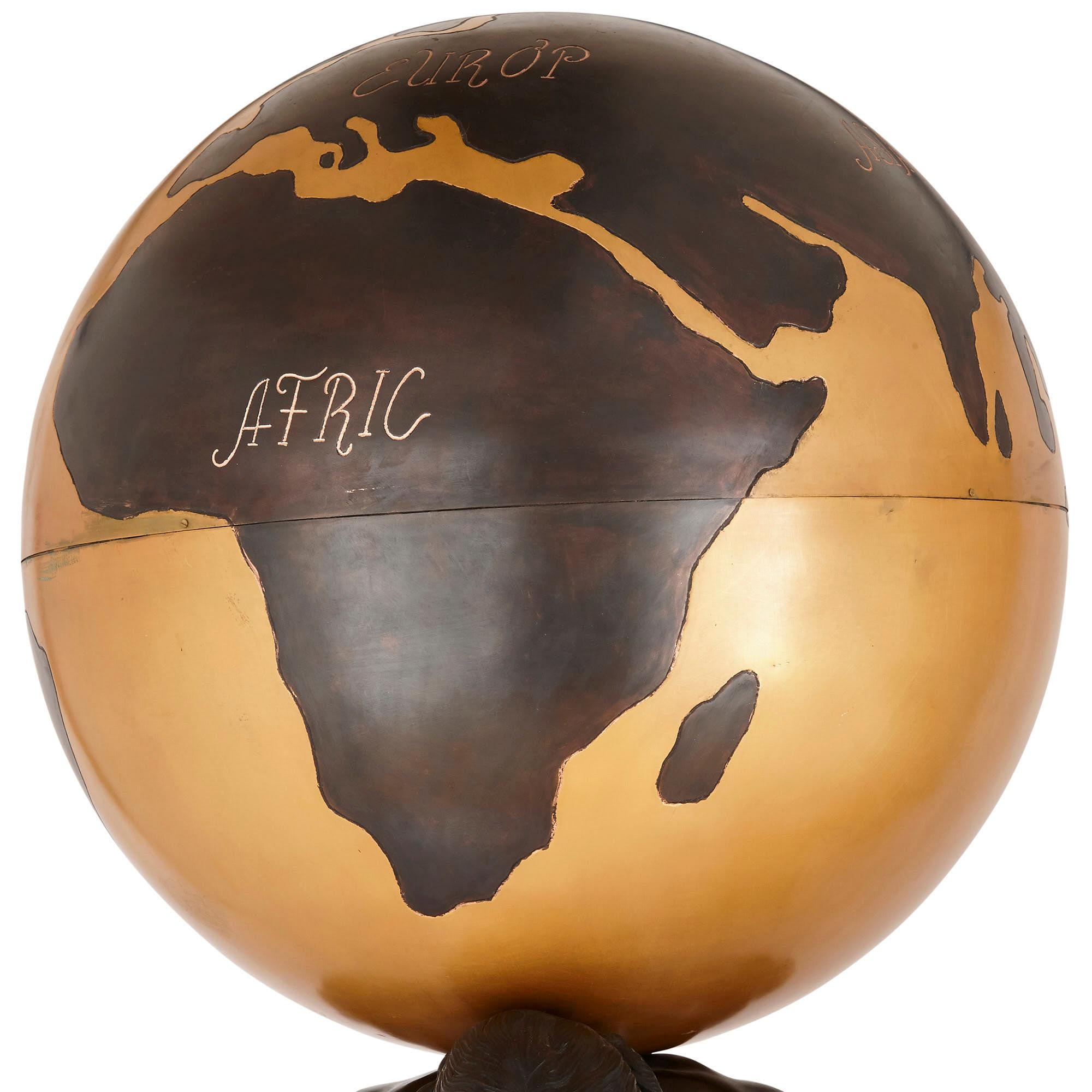 Gran Pareja de Figuras Atlas de Bronce Patinado y Dorado en venta 2