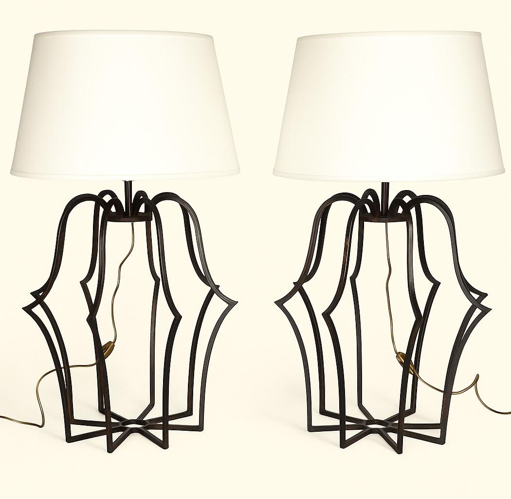 Coppia di grandi lampade decorative del modello 