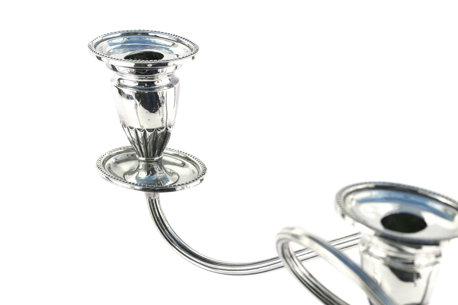 Primo vittoriano Grande coppia di candelabri antichi placcati in argento di qualità in vendita