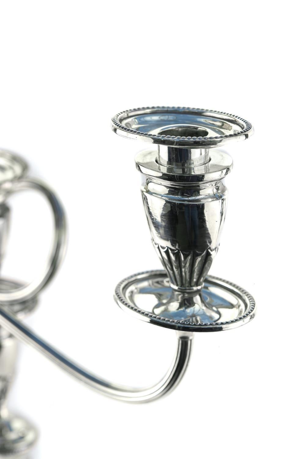 XIX secolo Grande coppia di candelabri antichi placcati in argento di qualità in vendita