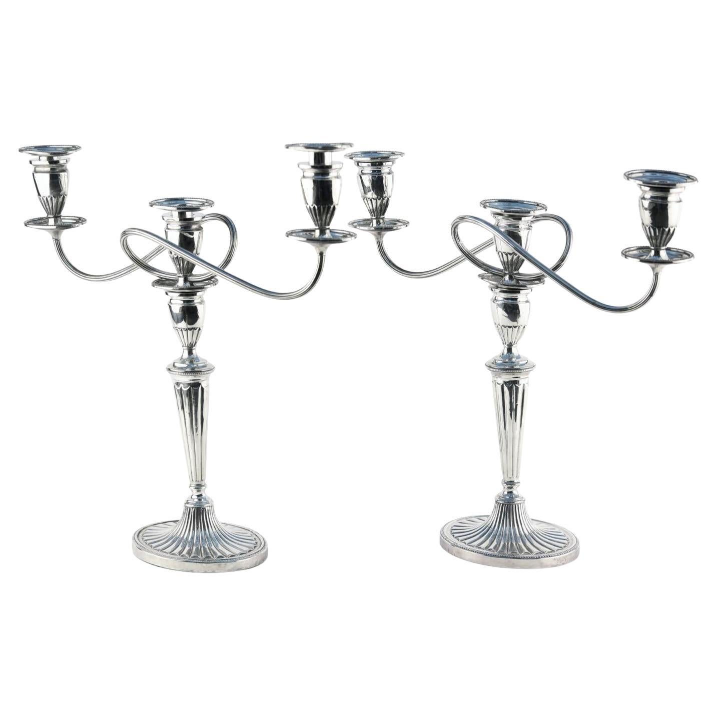 Gran Pareja de Candelabros Antiguos de Calidad Chapados en Plata