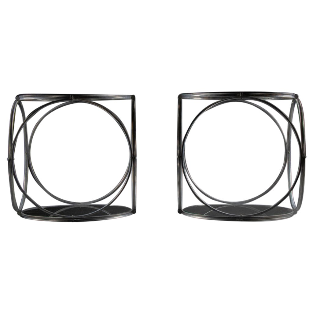 Large pair of round-square polished aluminium modernist gueridons - Mid XXth c.
