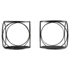 Grande paire de guirlandes modernistes rondes carrées en aluminium poli, milieu du XXe siècle