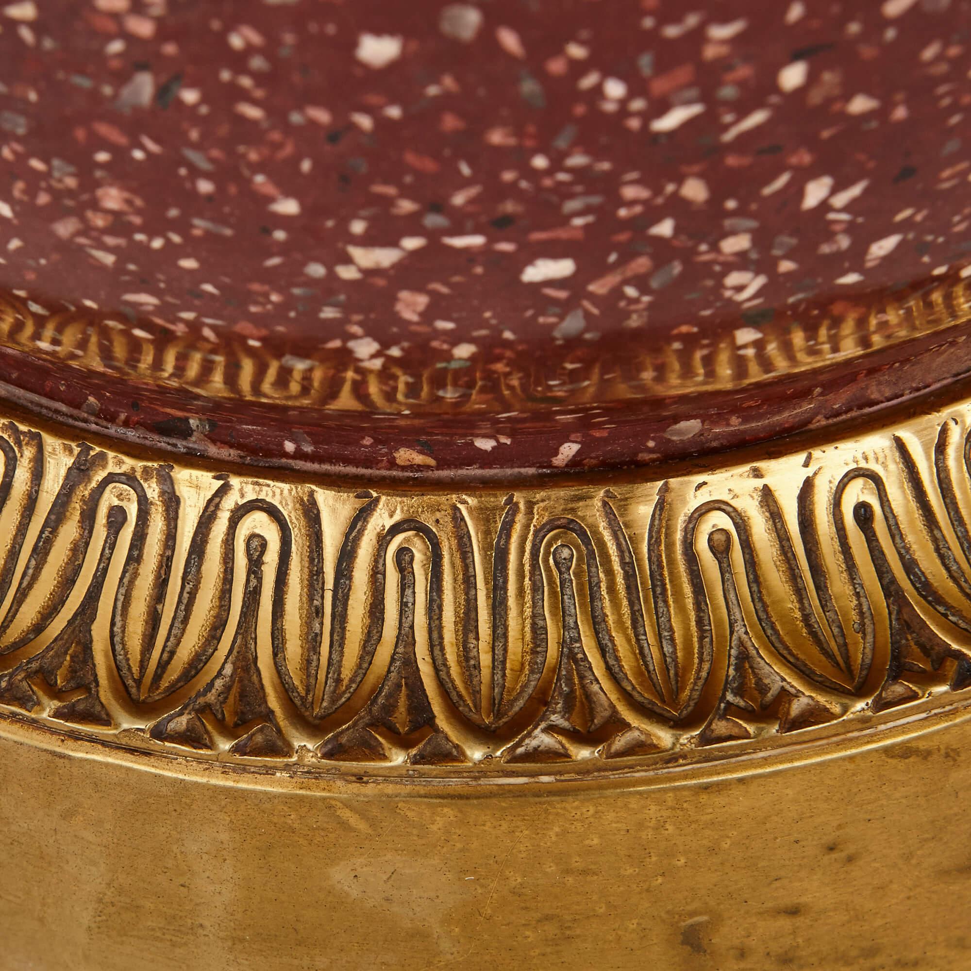 XIX secolo Grande coppia di vasi in scagliola e bronzo dorato in vendita